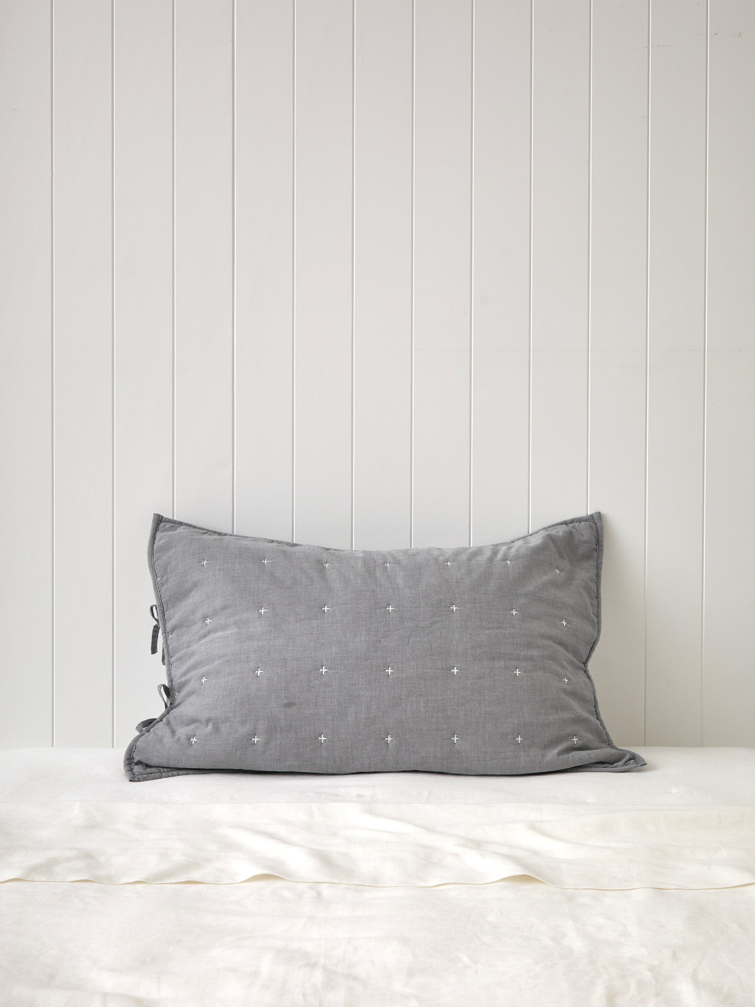 Thorndon Standard Pillowcase | Charcoal-1