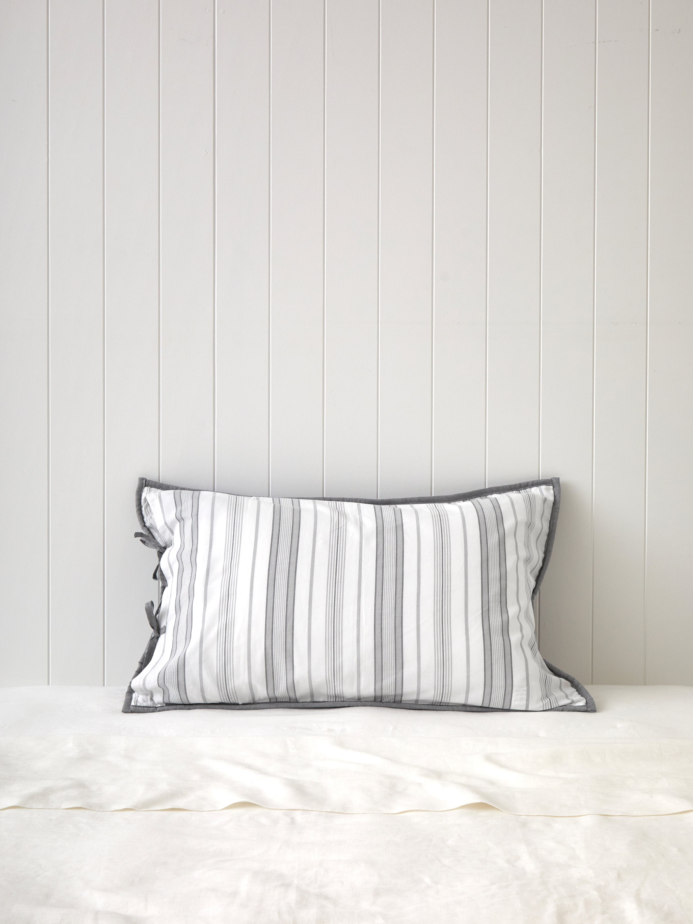 Thorndon Standard Pillowcase | Charcoal-3