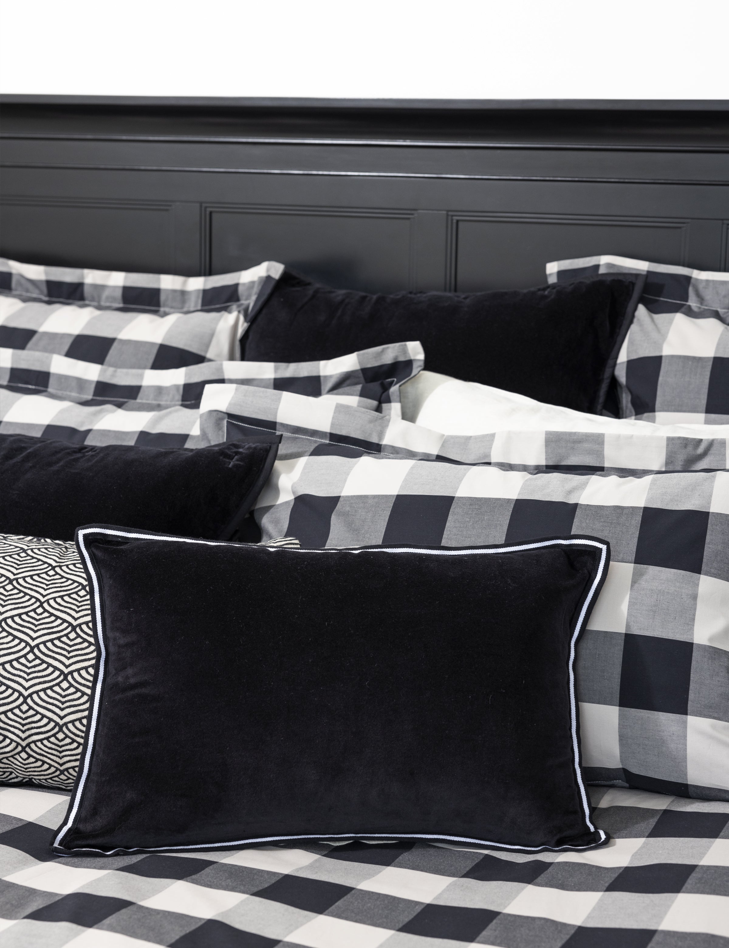 Anawhata European Pillowcase | Black Natural-2