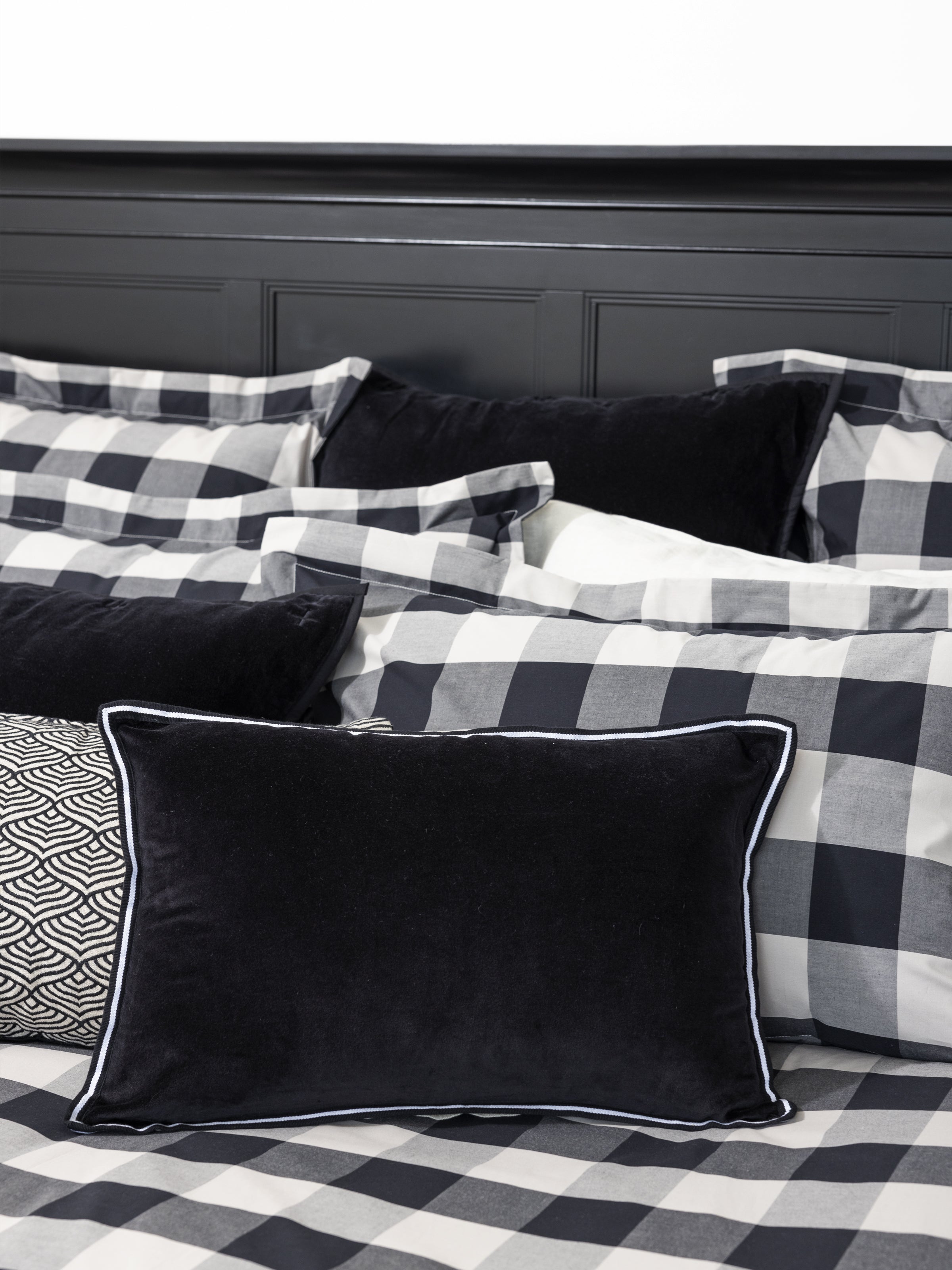 Anawhata European Pillowcase | Black Natural-2