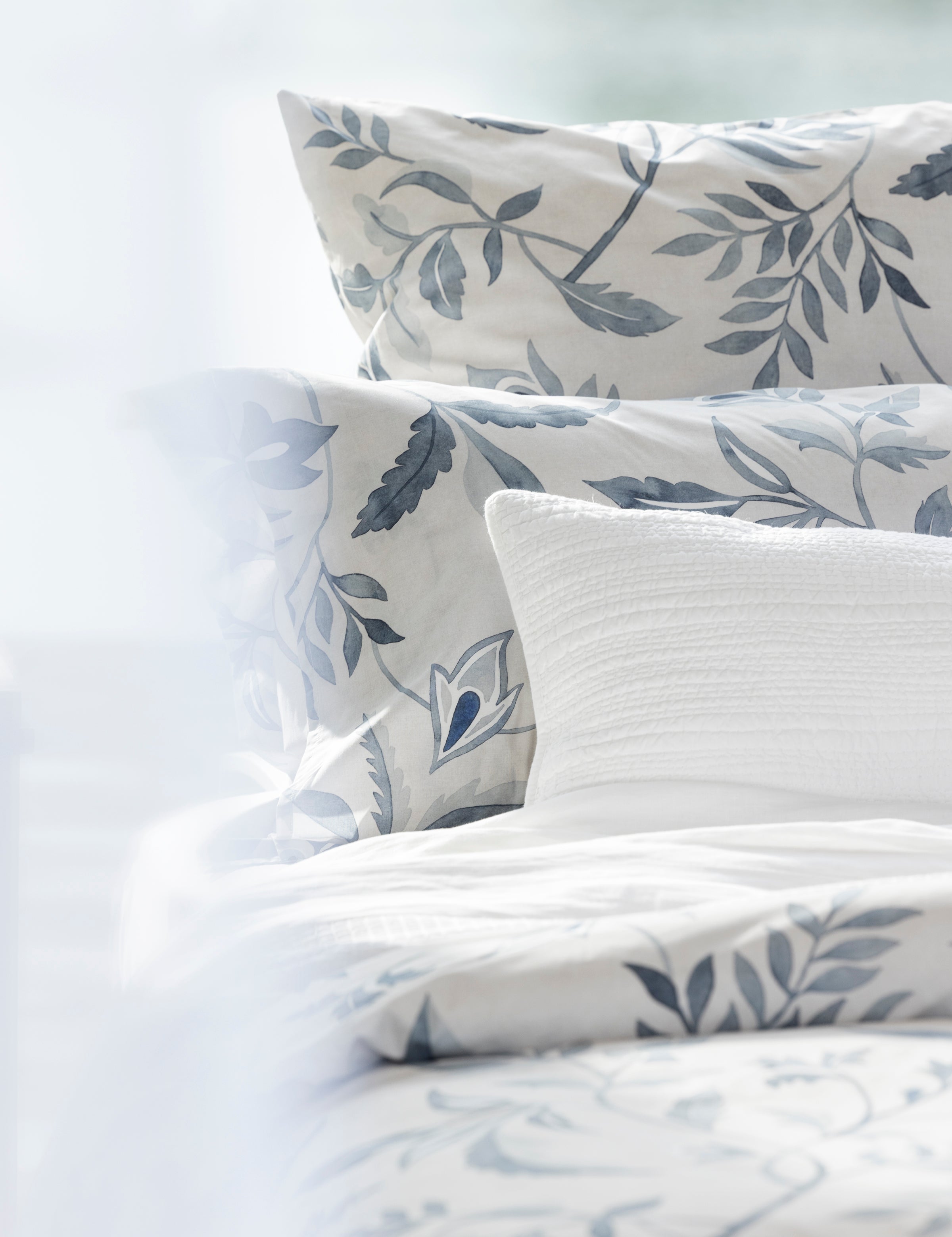 Antoinette Oxford Pillowcase Set | Blue Leaf-2