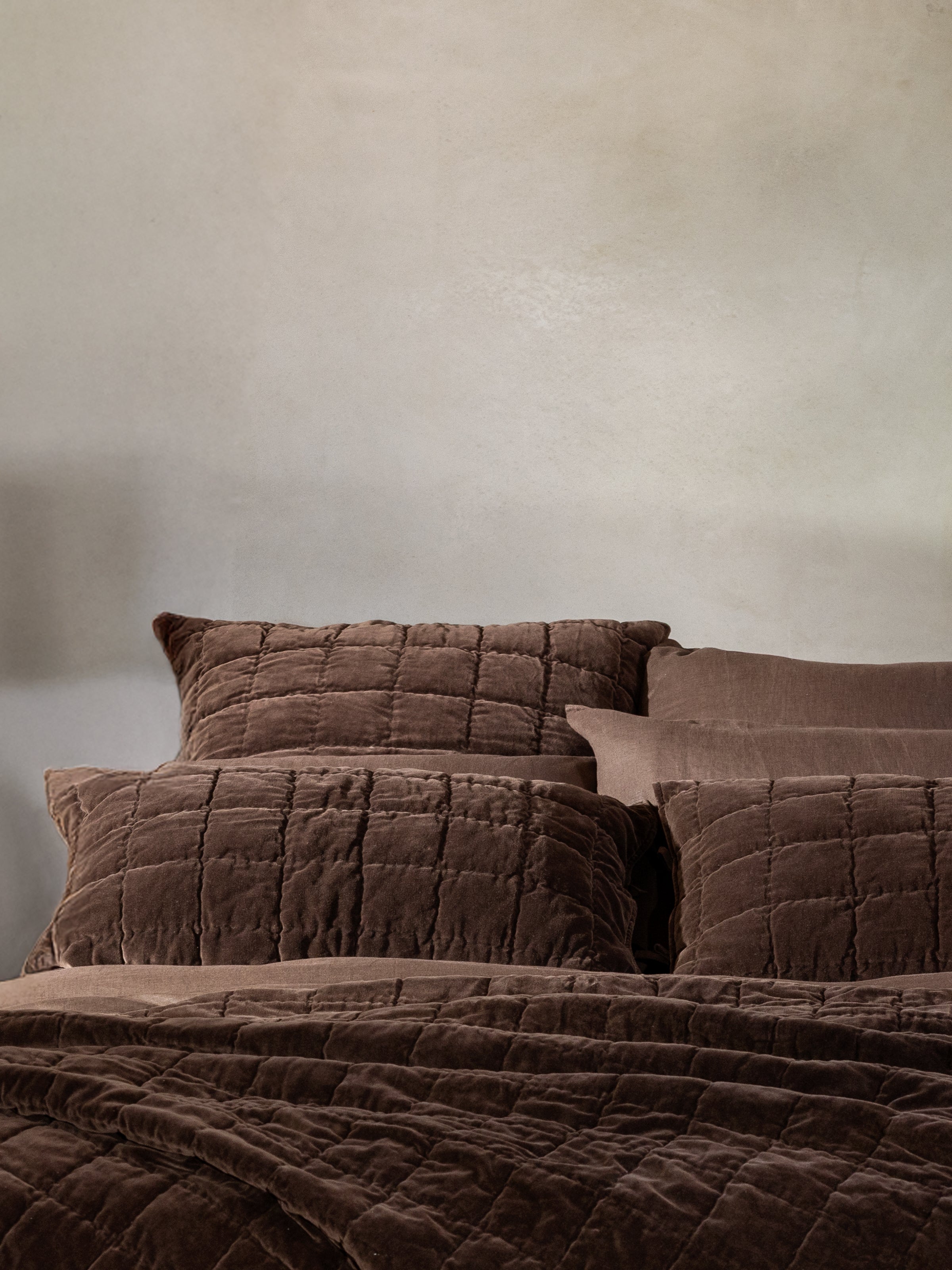 Belvedere Velvet Standard Pillowcase | Cocoa-3