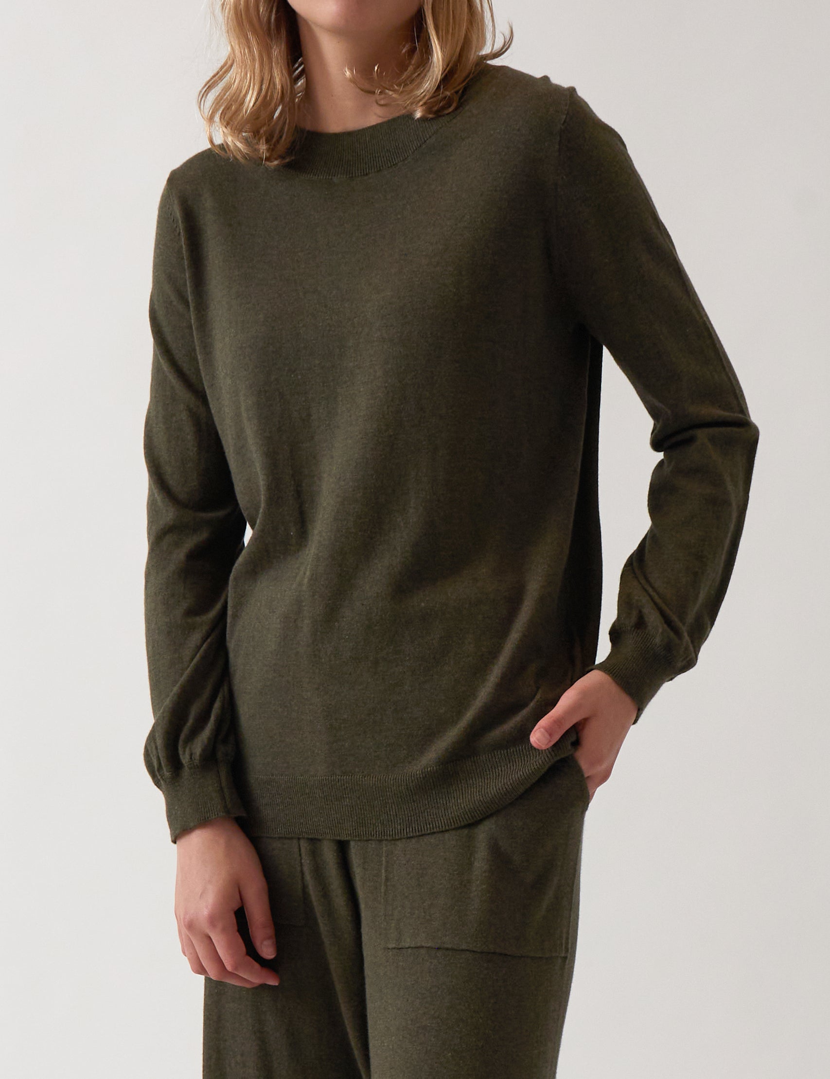 Cotton Cashmere Crew Jumper | Olive-1