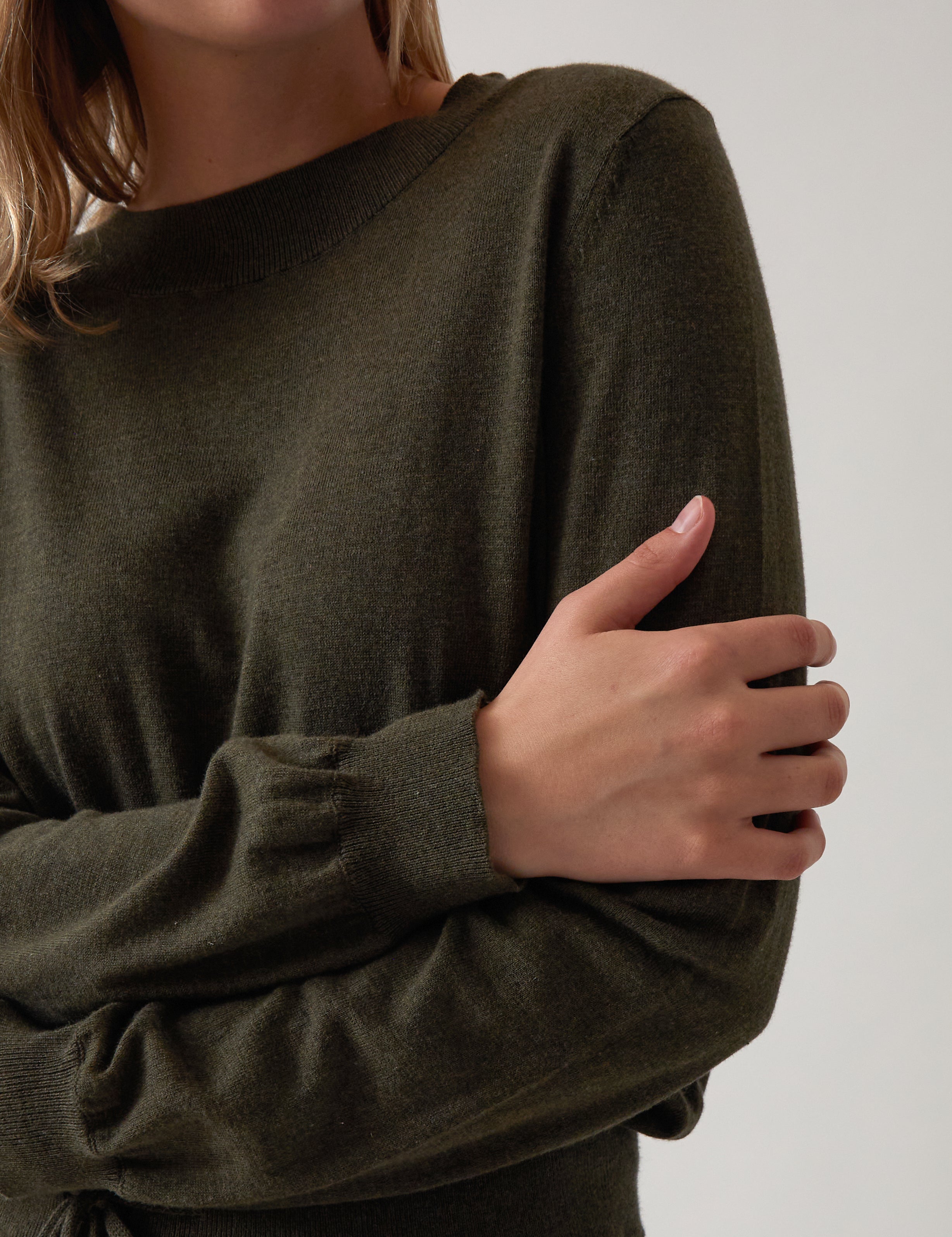 Cotton Cashmere Crew Jumper | Olive-2