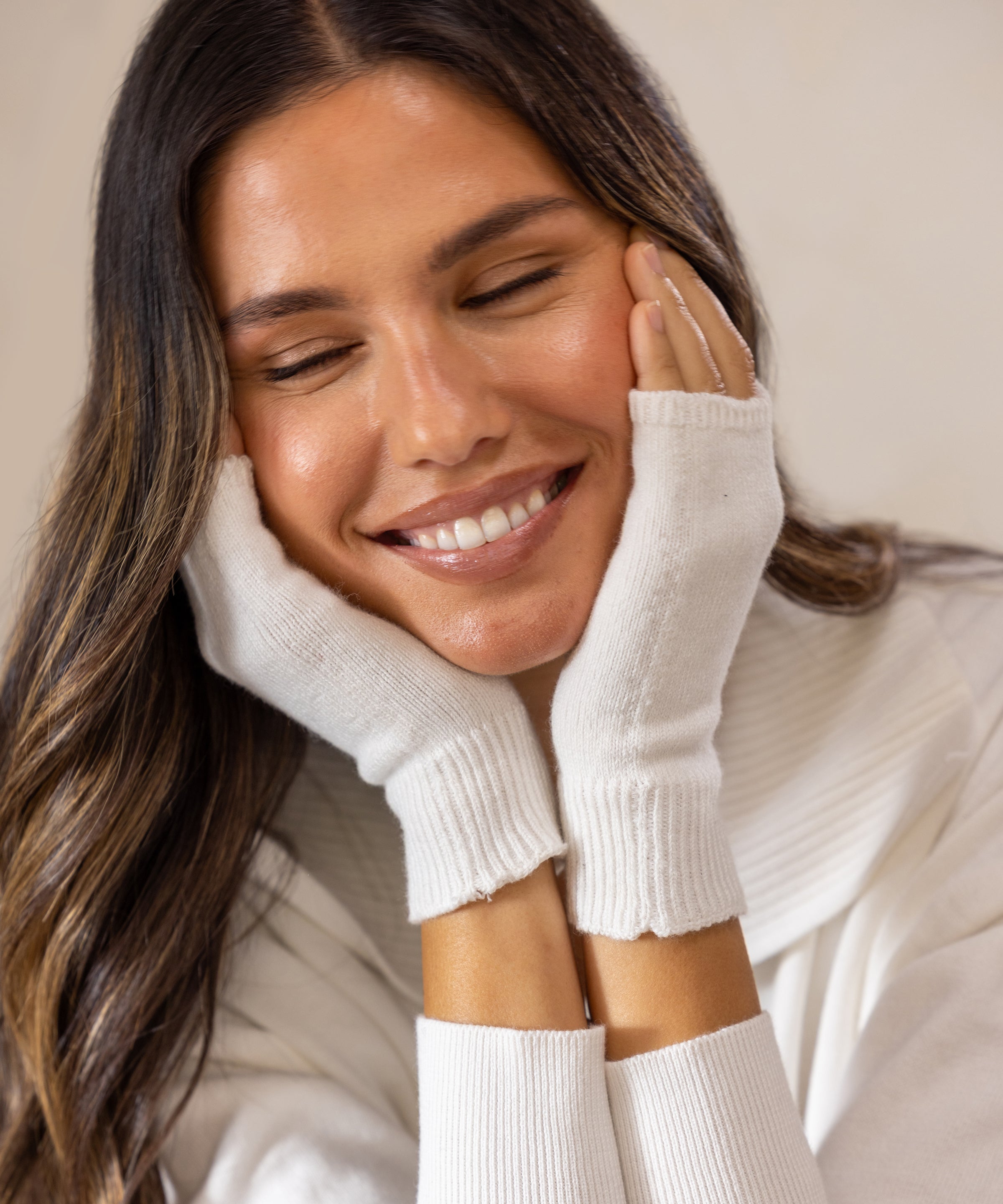 Cotton Cashmere Hand Warmers | Ivory-3