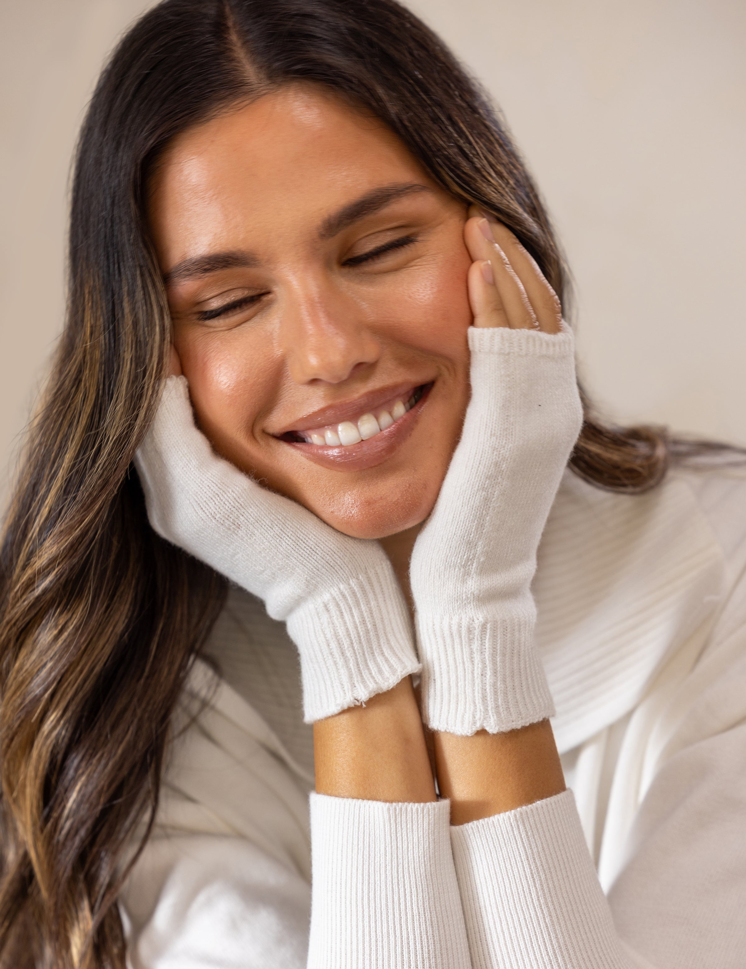 Cotton Cashmere Hand Warmers | Ivory-3