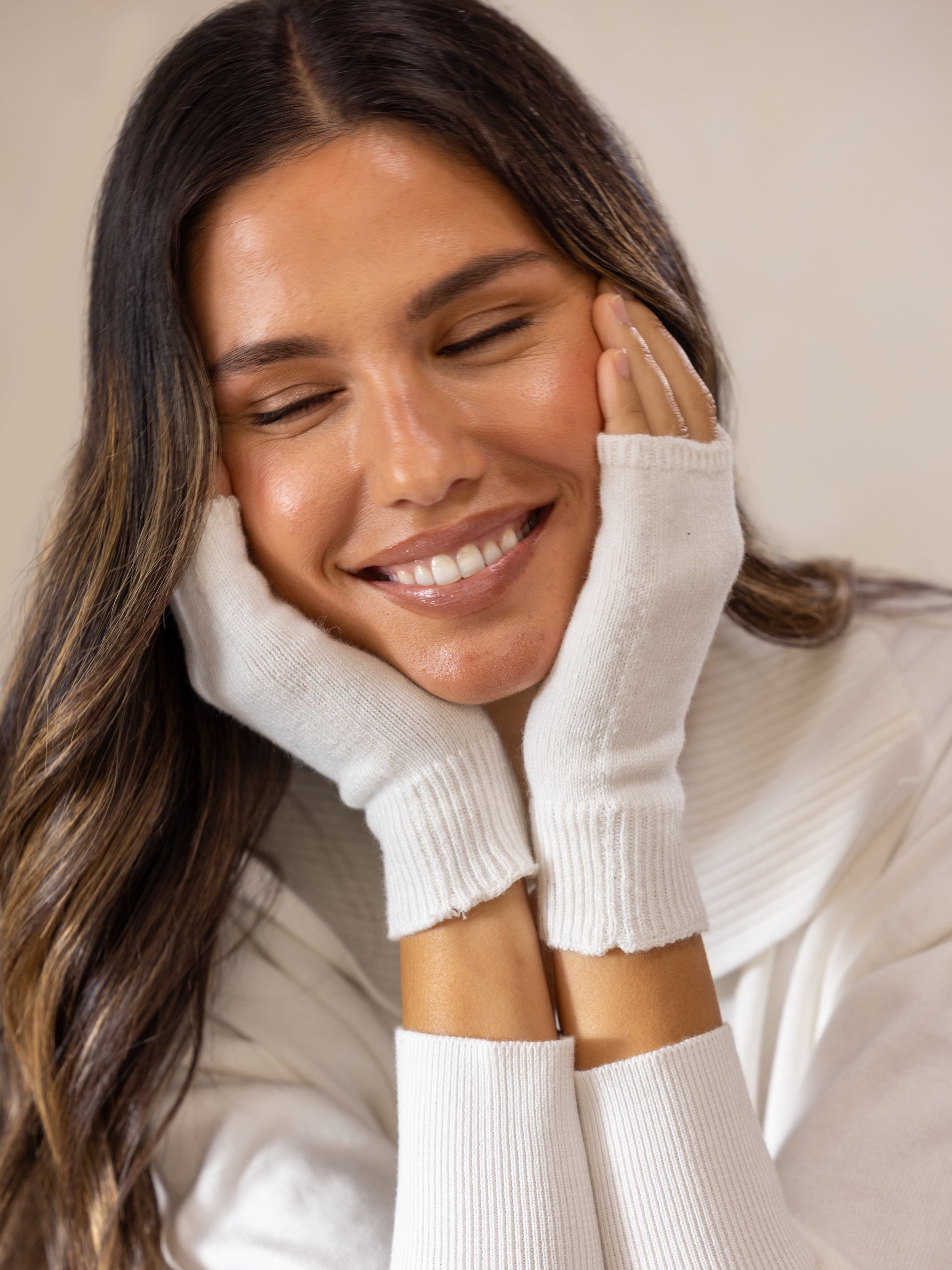Cotton Cashmere Hand Warmers | Ivory-3
