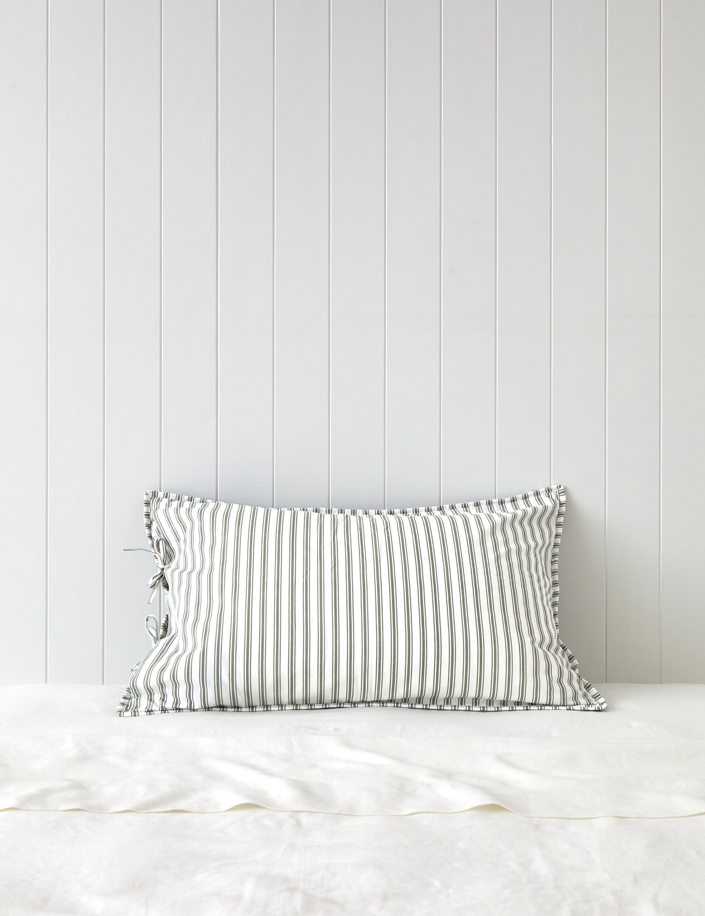 Elora Standard Pillowcase | Green Floral-3