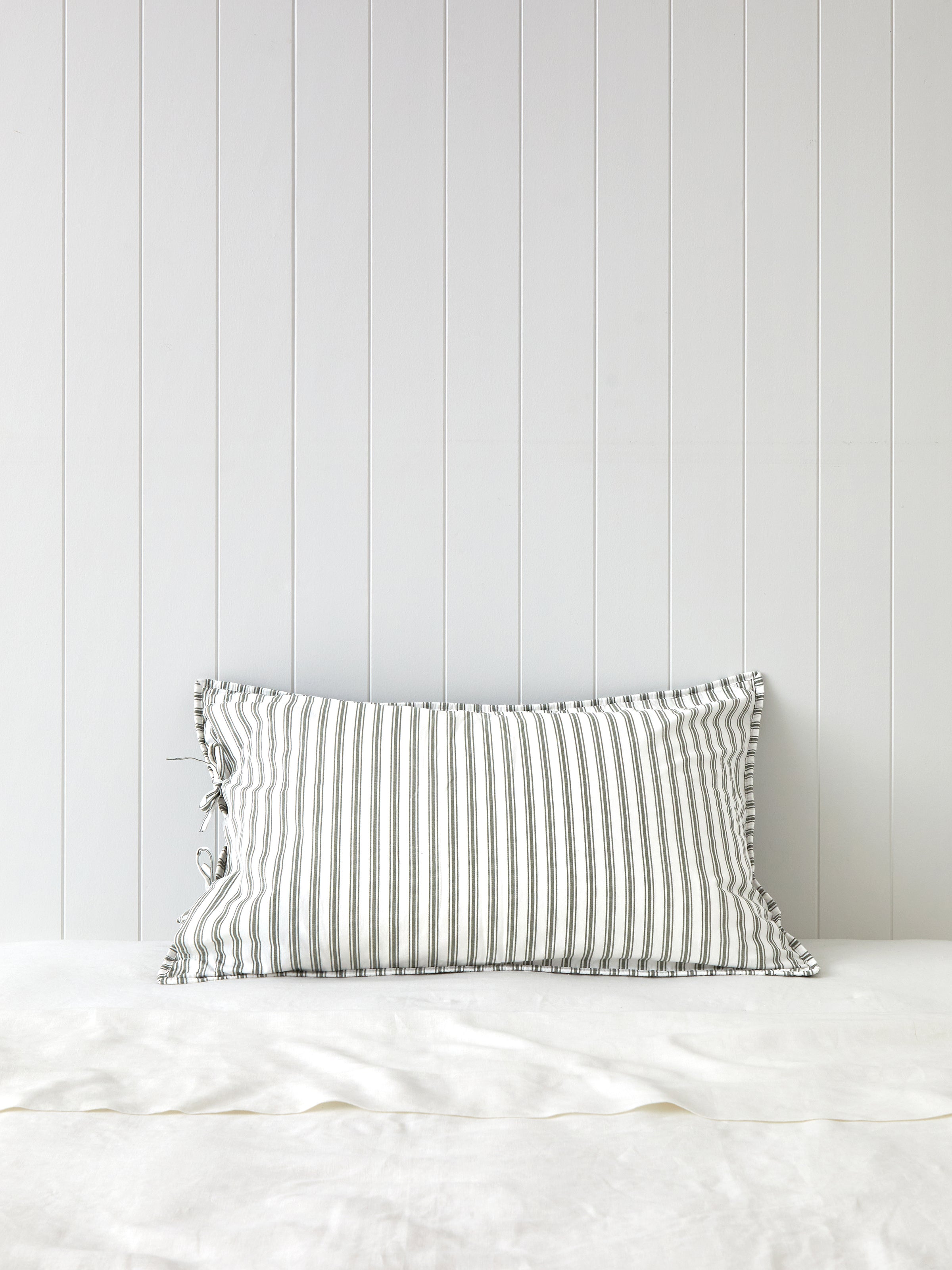Elora Standard Pillowcase | Green Floral-3