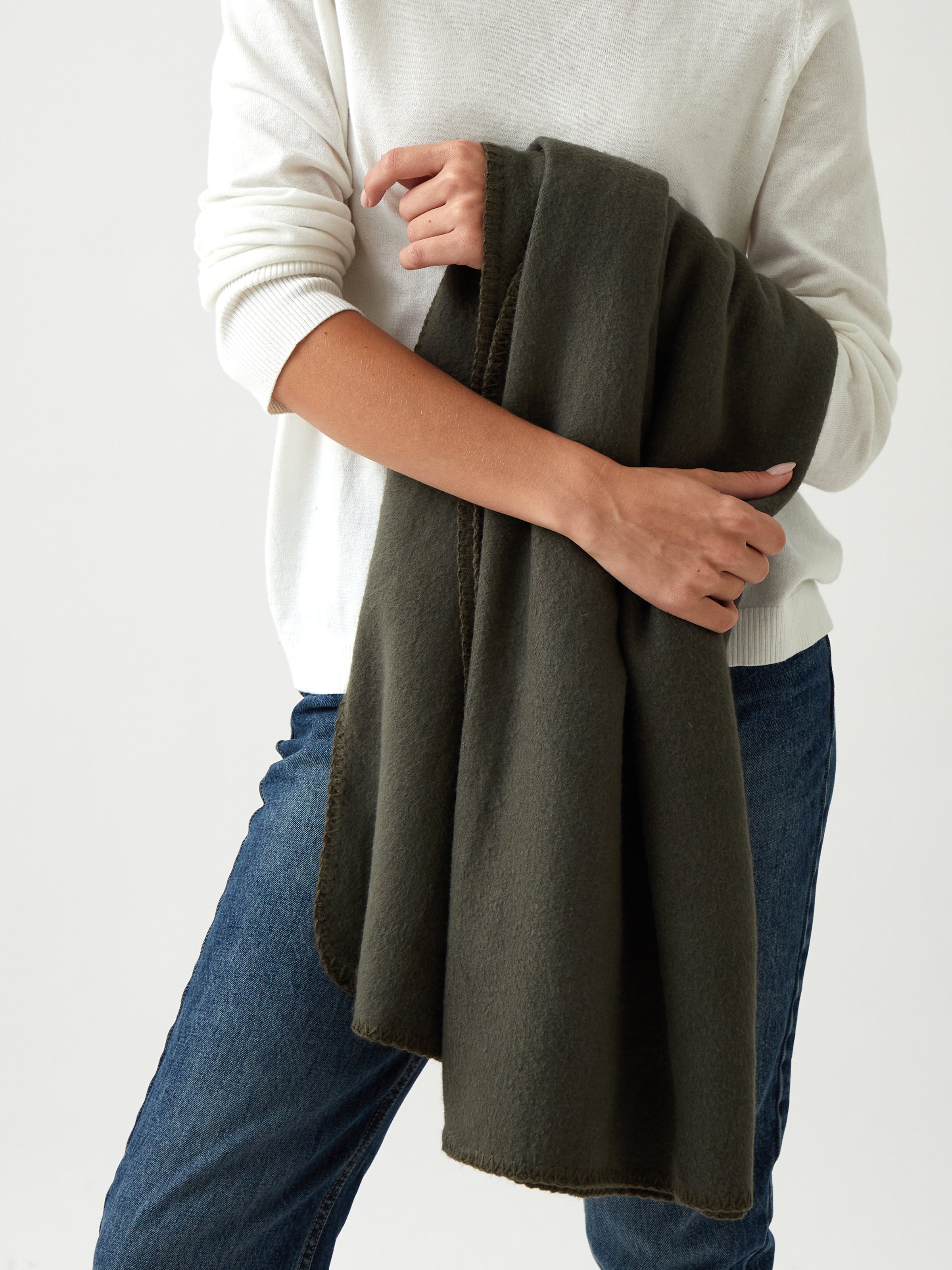 Featherston Cotton Cashmere Throw | Moss-2