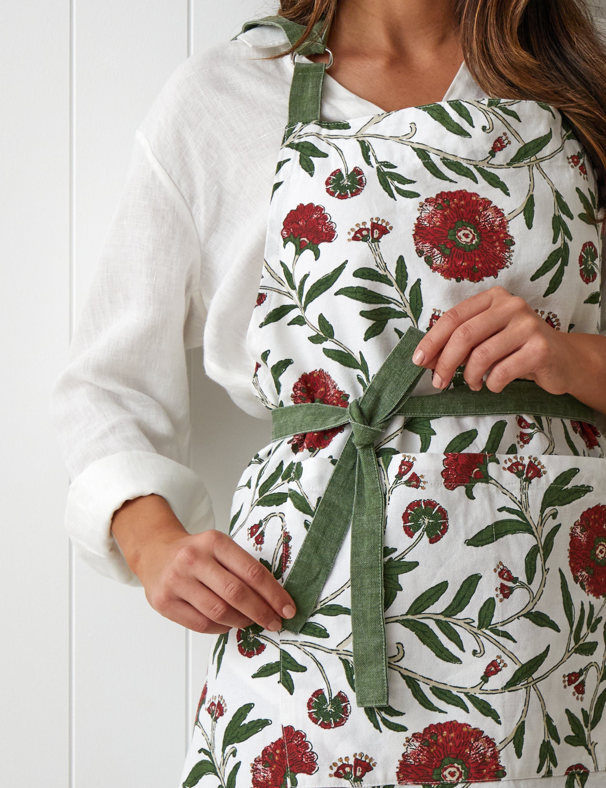 Festive Flora Everyday Apron | Floral-2