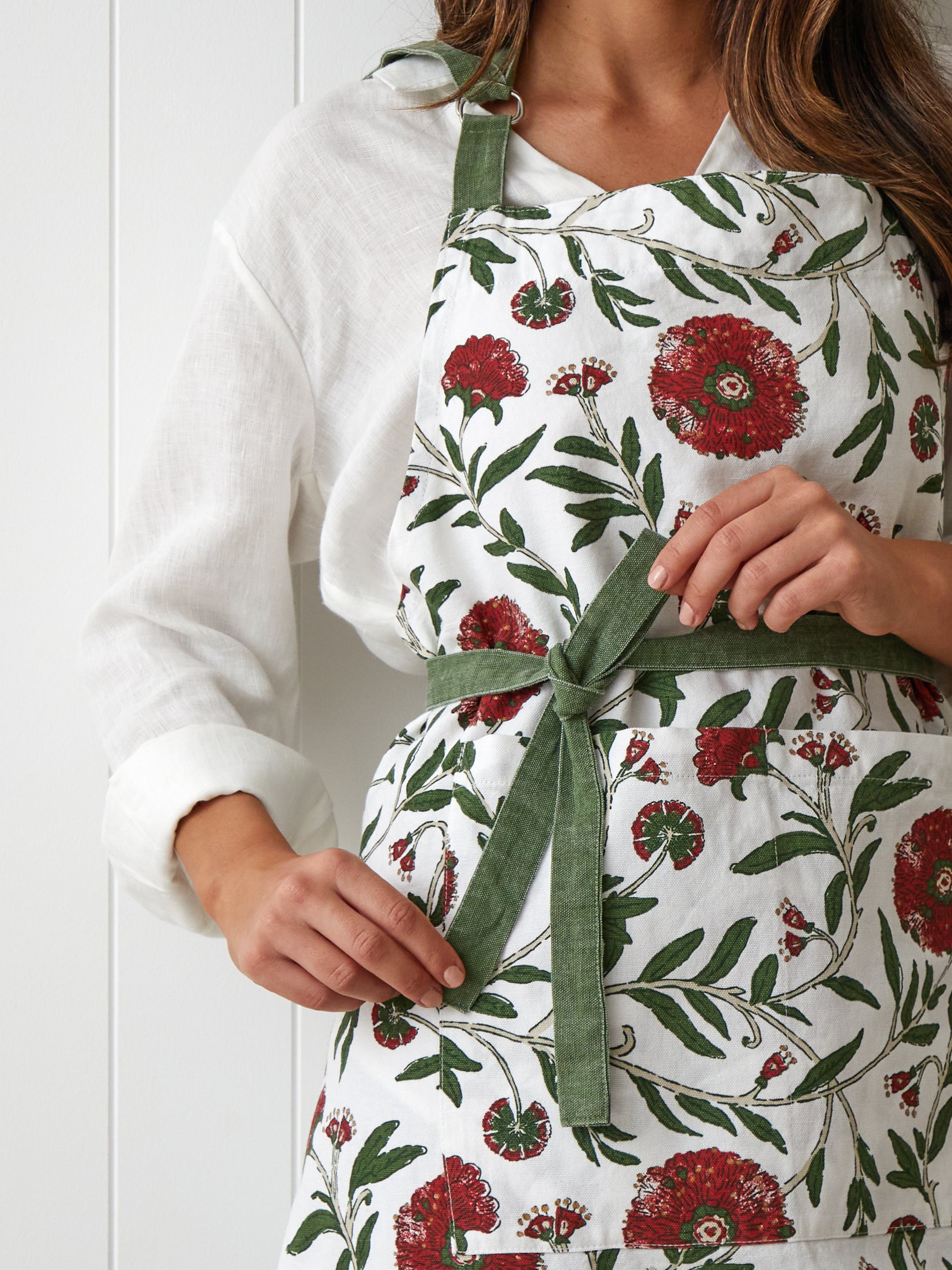 Festive Flora Everyday Apron | Floral-2