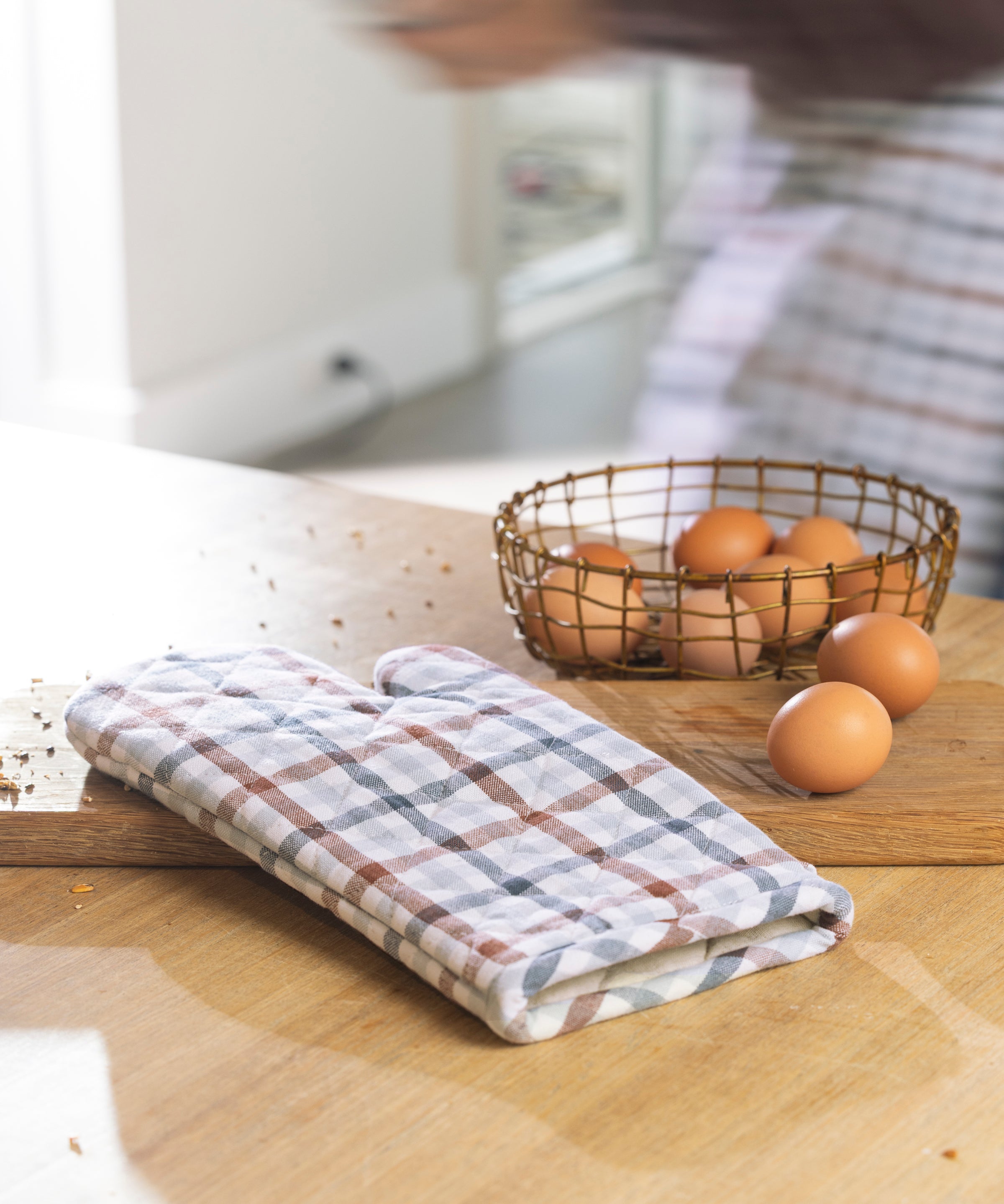 Home To Roost Single Oven Glove | Gingham-2