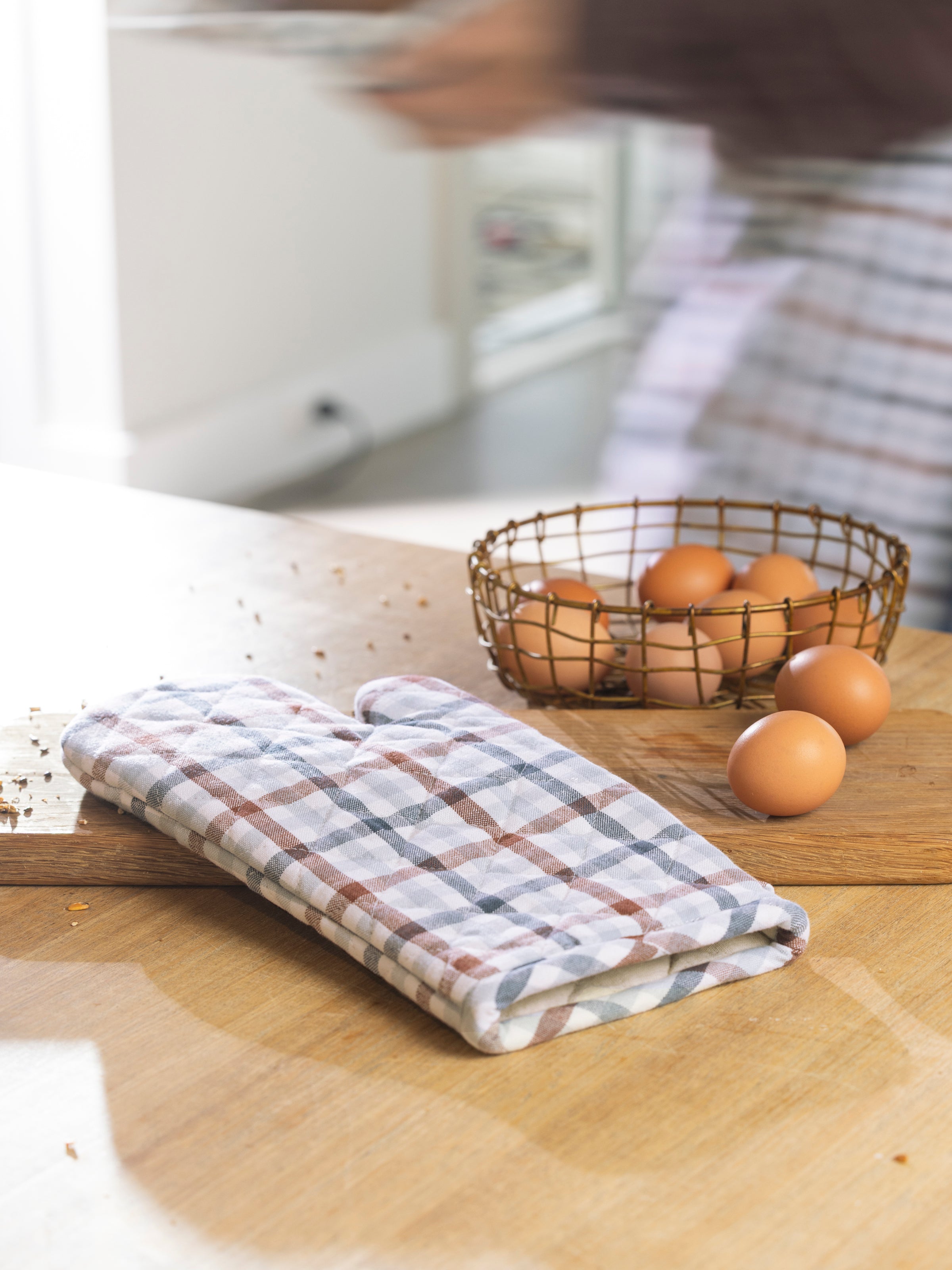 Home To Roost Single Oven Glove | Gingham-2