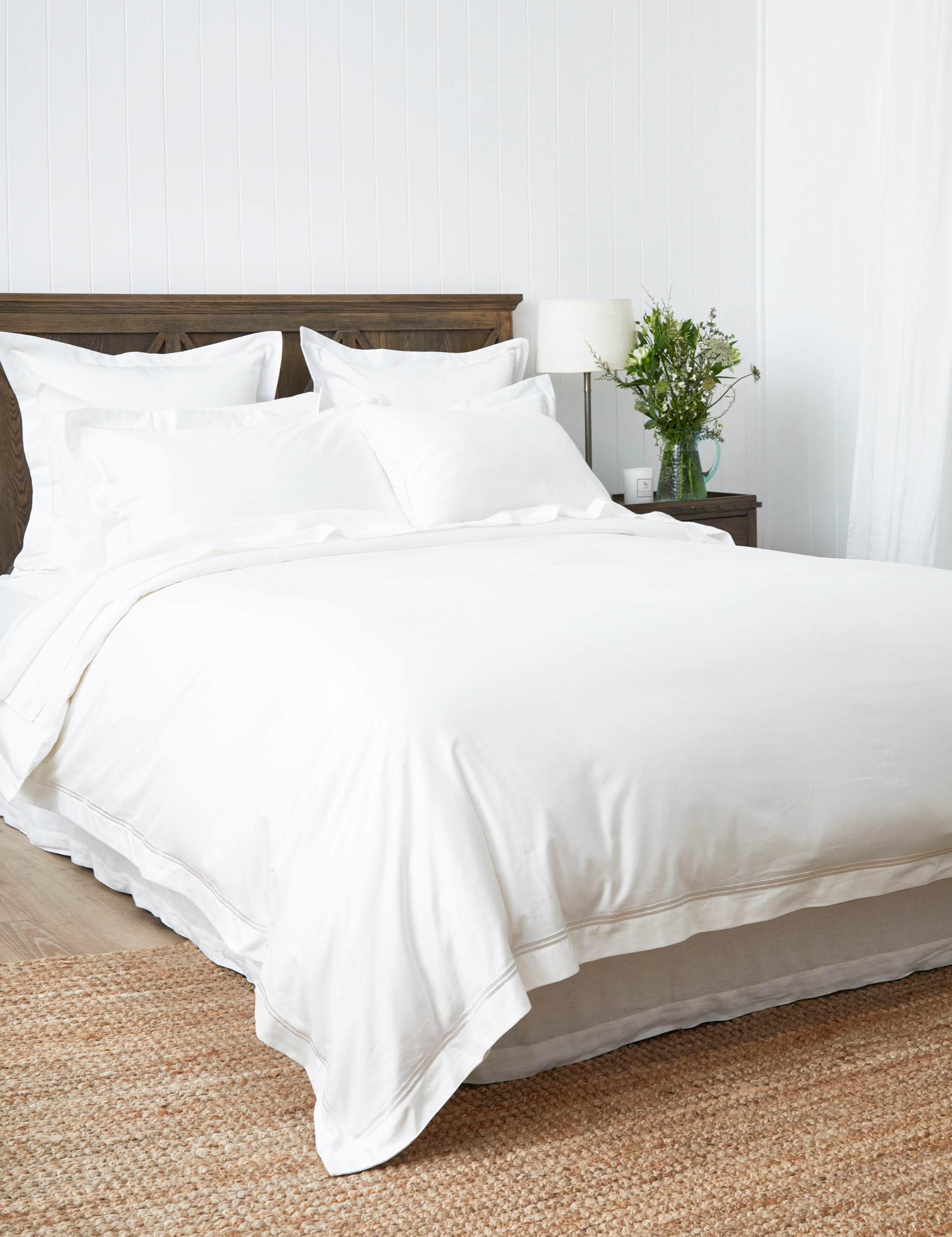 Monarch Duvet Cover Set | White White-3