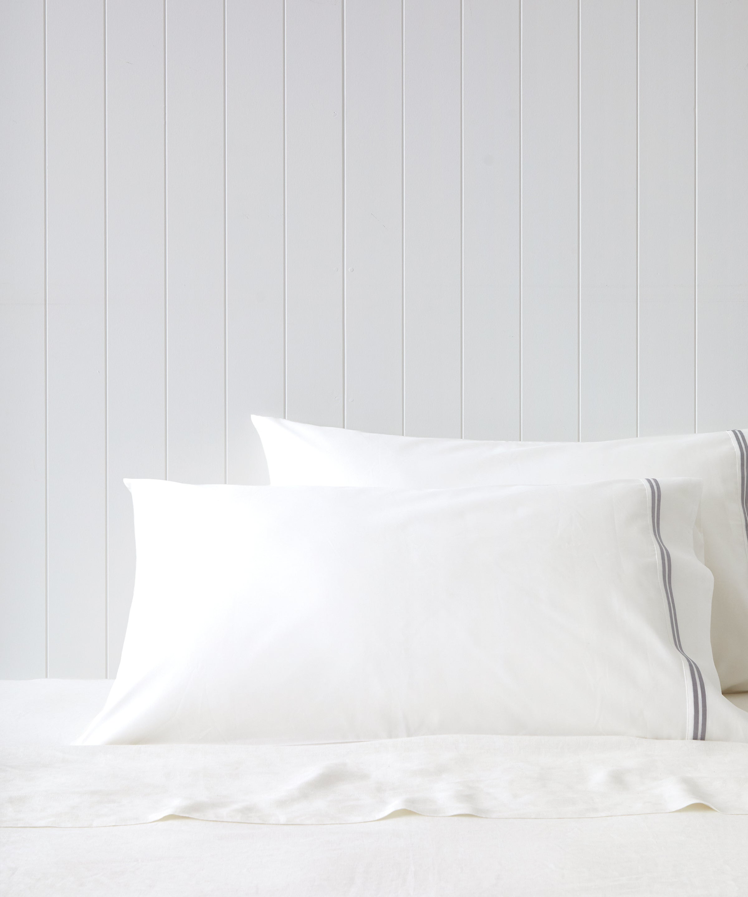 Monarch Lodge Pillowcase Set | Grey White-1