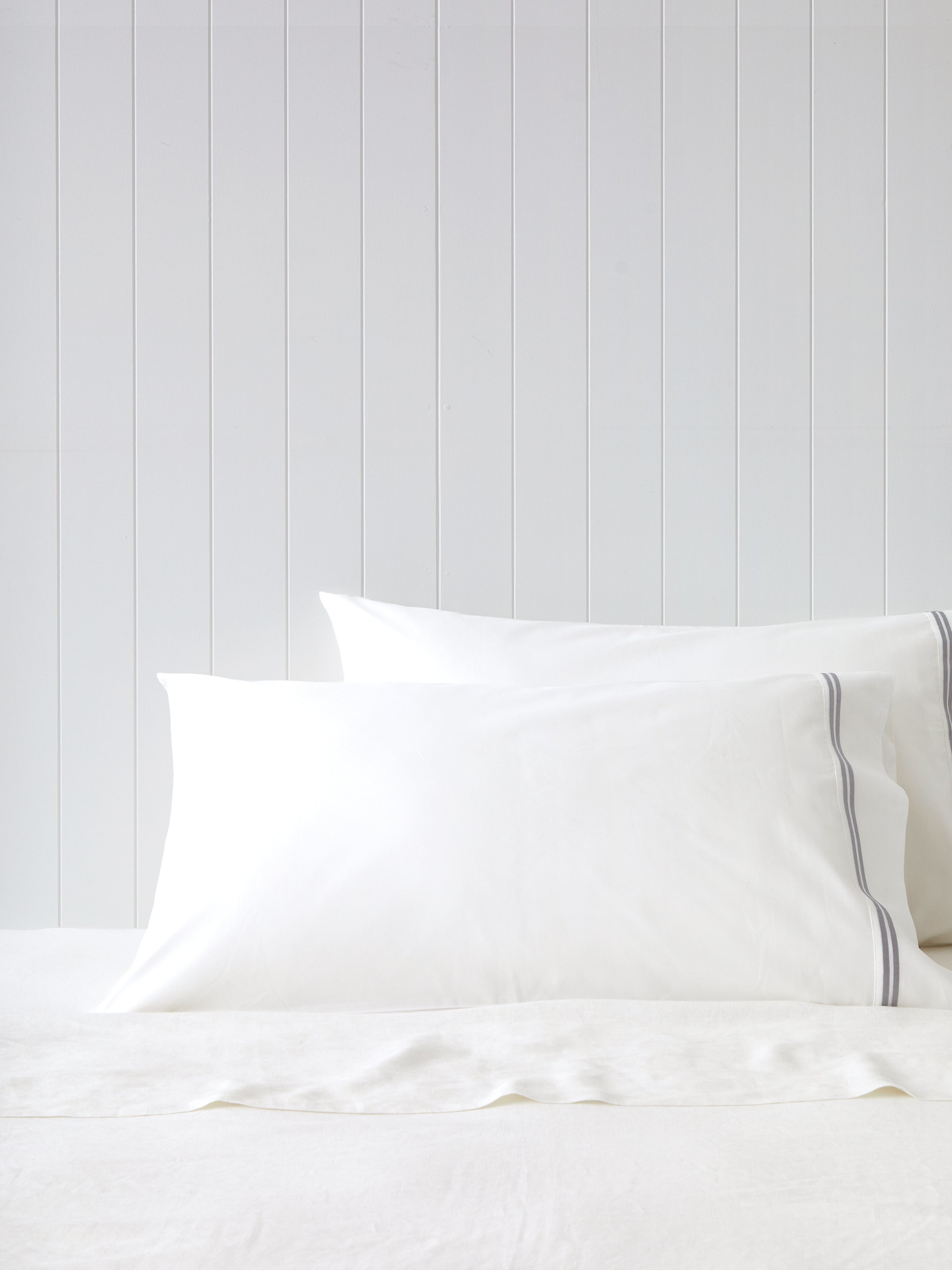 Monarch Lodge Pillowcase Set | Grey White-1