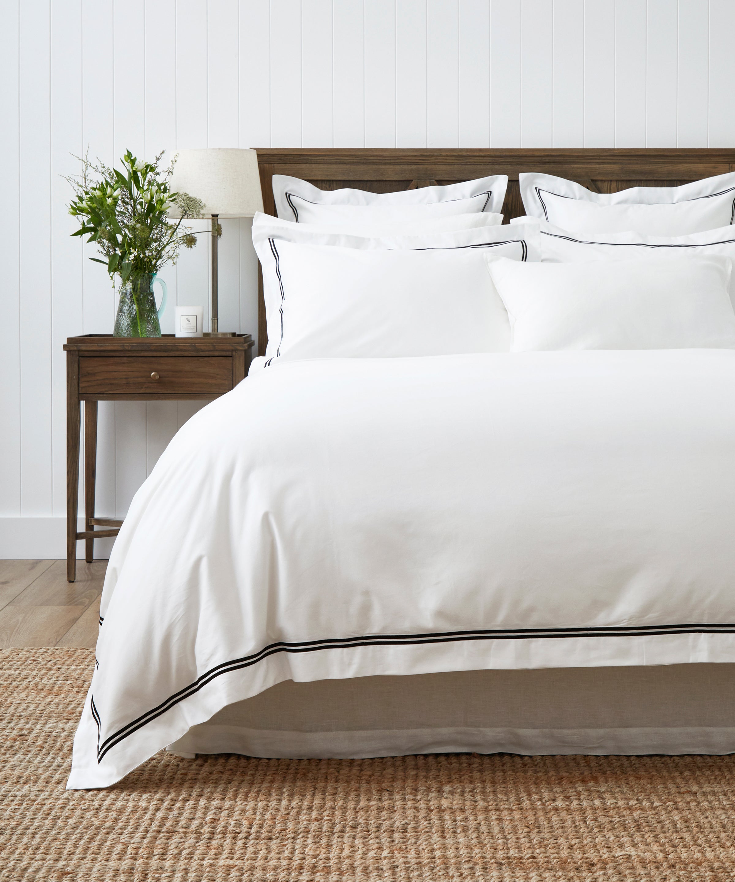 Monarch Long Duvet Cover Set | Black White-1