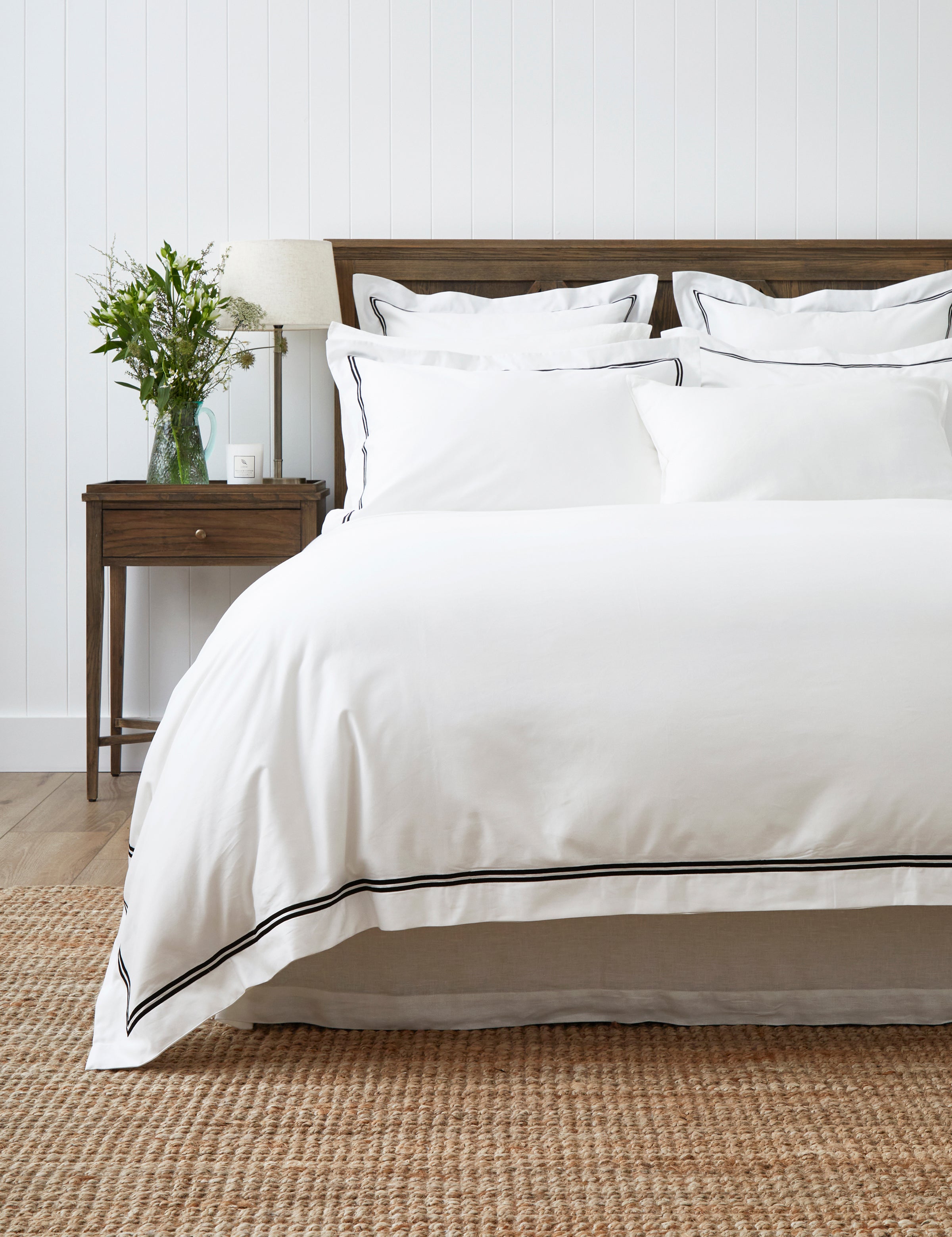 Monarch Long Duvet Cover Set | Black White-1