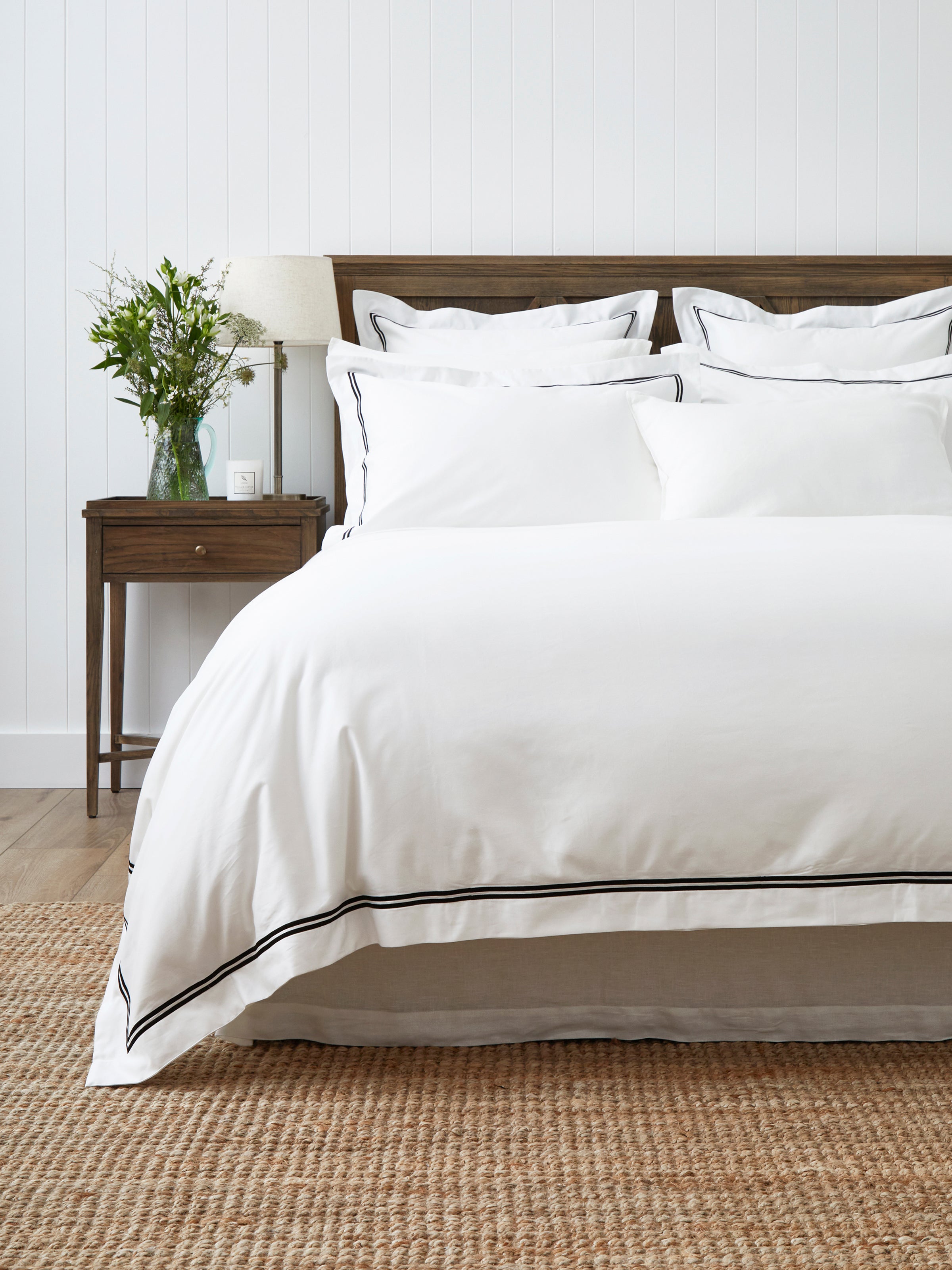 Monarch Long Duvet Cover Set | Black White-1