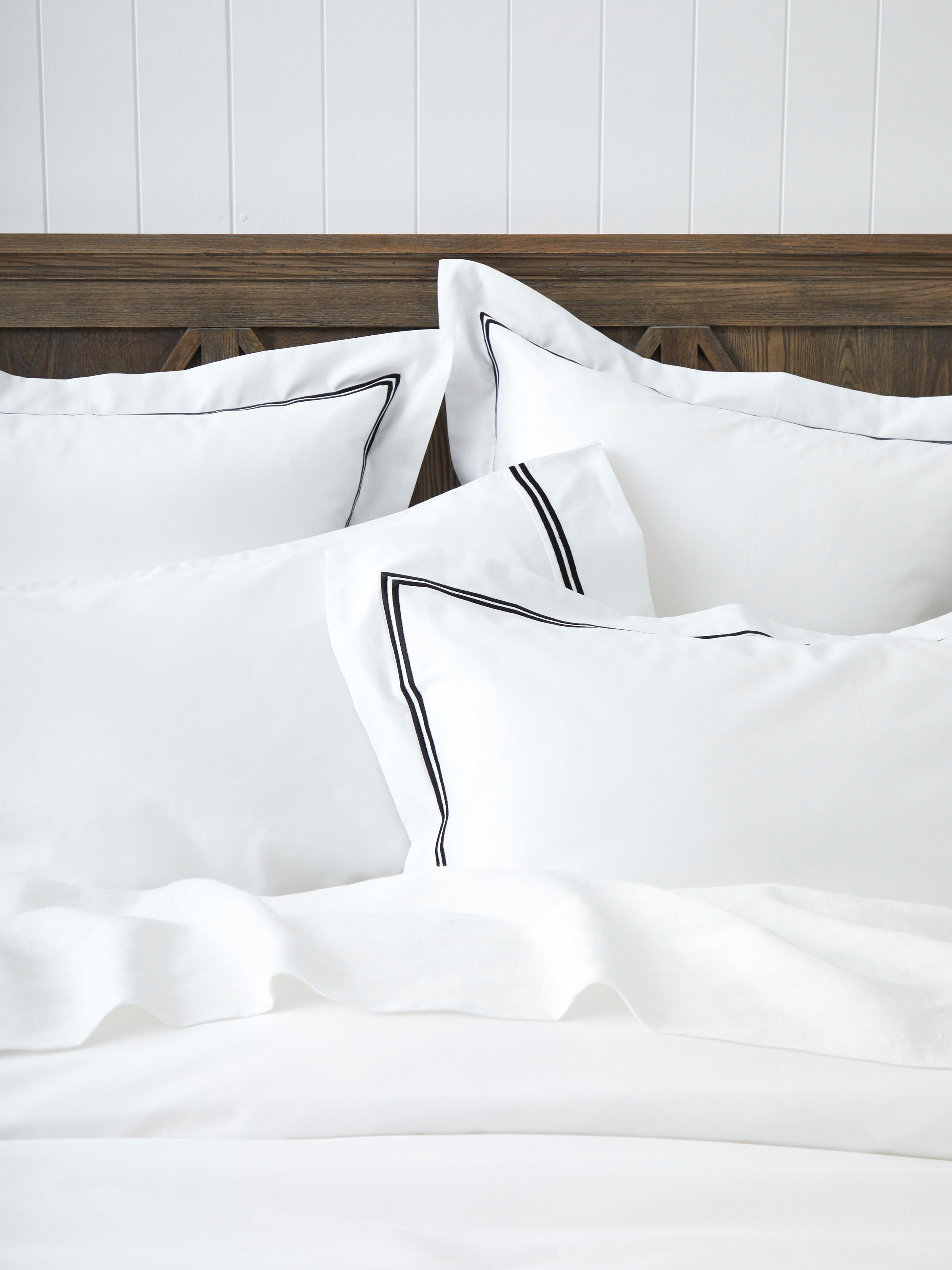Monarch Long Duvet Cover Set | Black White-2
