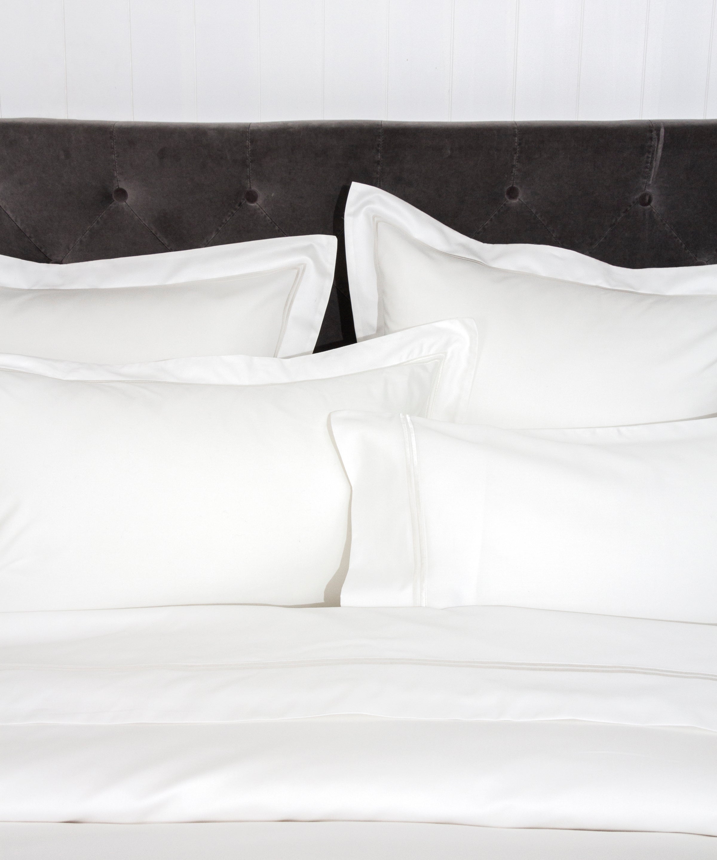 Monarch Long Duvet Cover Set | White White-2