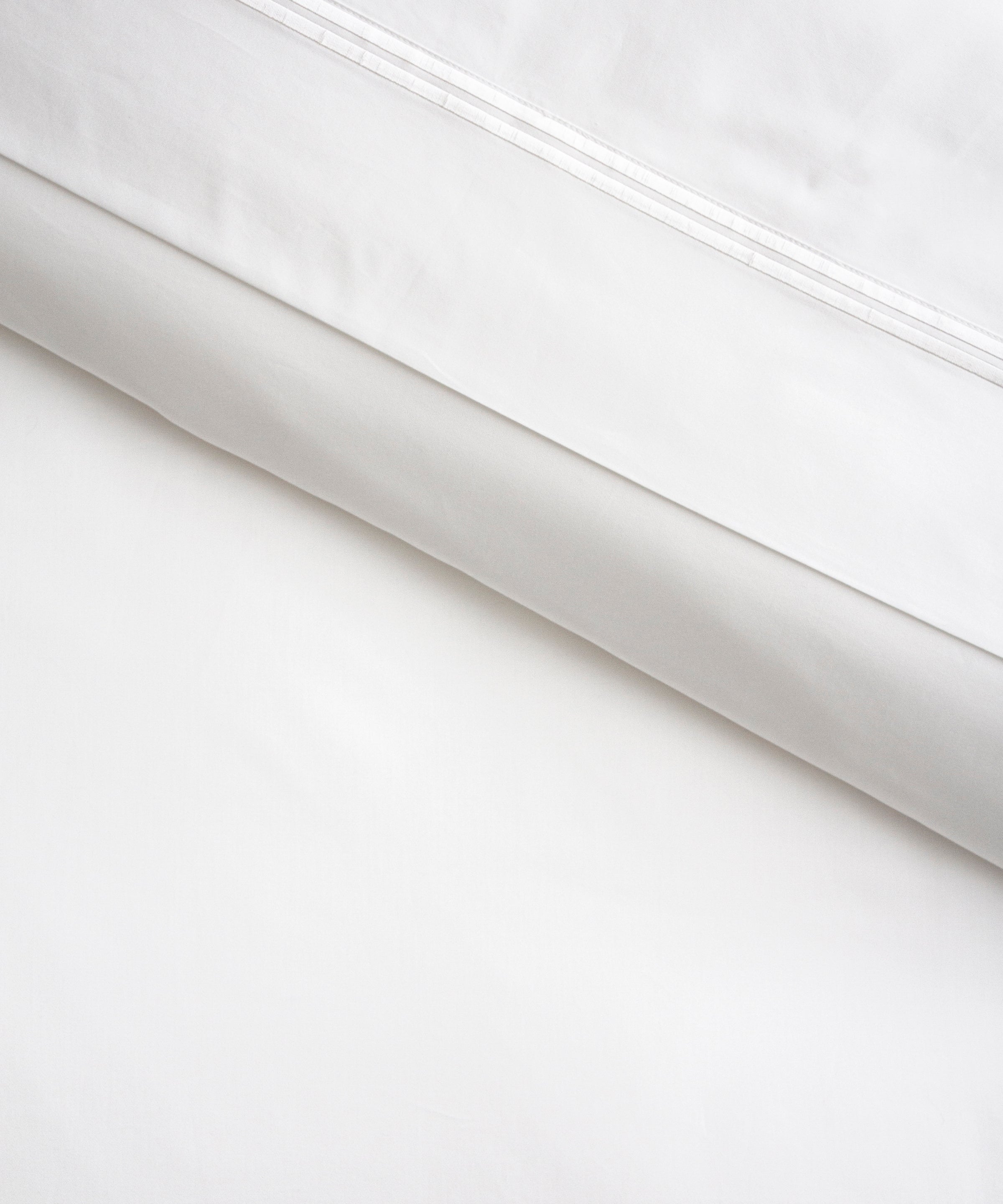Monarch Long Duvet Cover Set | White White-3