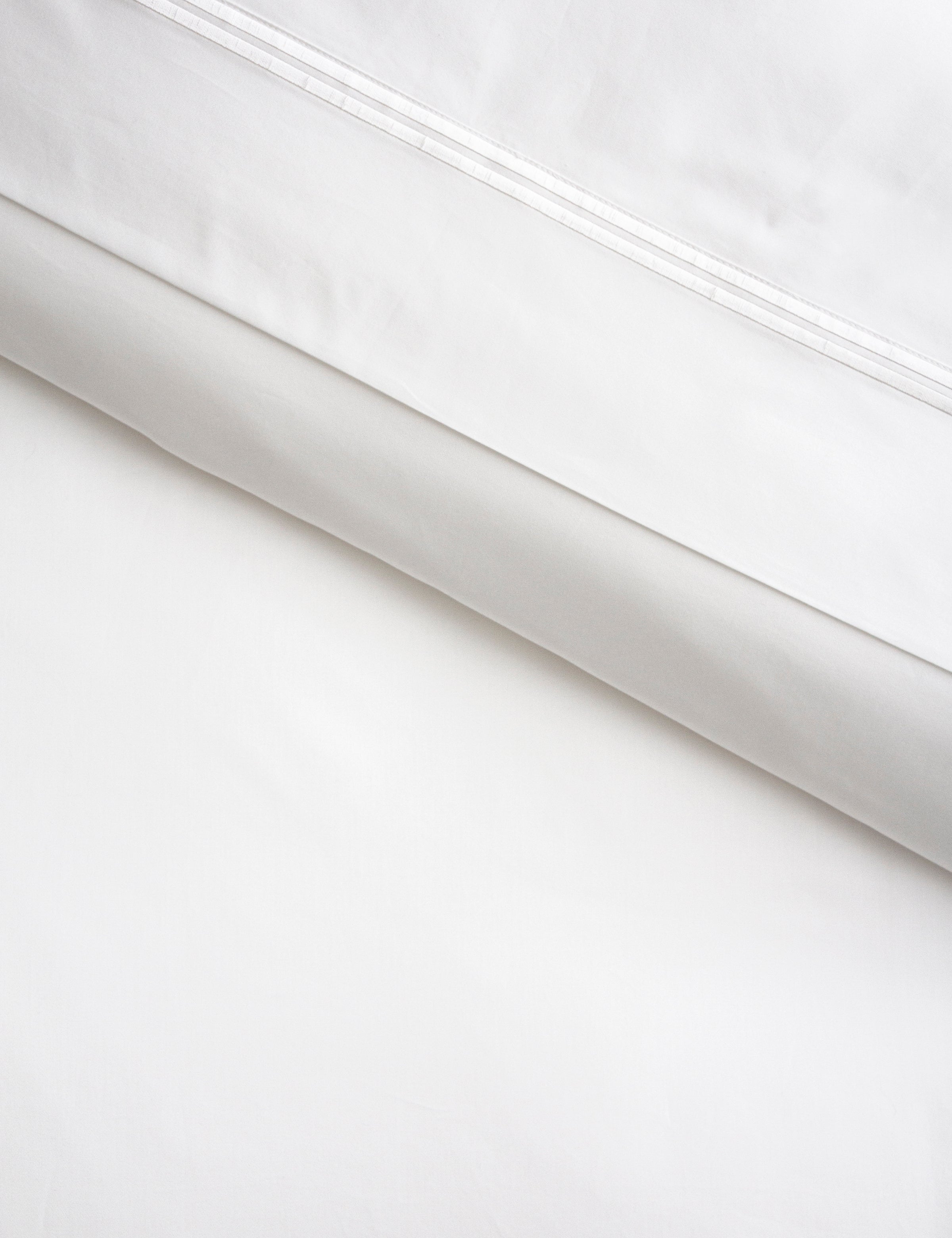 Monarch Long Duvet Cover Set | White White-3