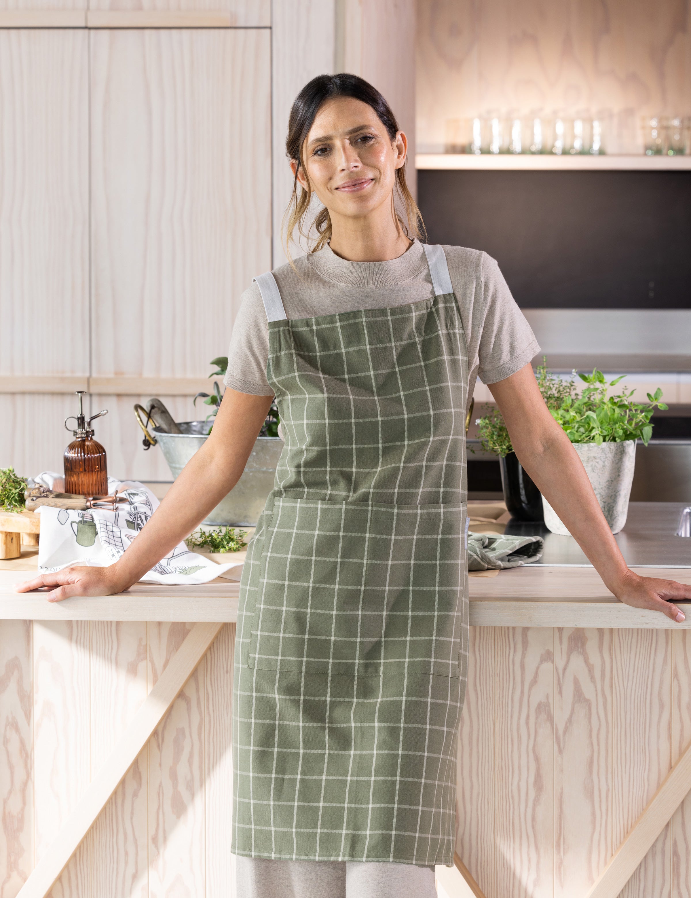 Potager Apron | Olive Check-3