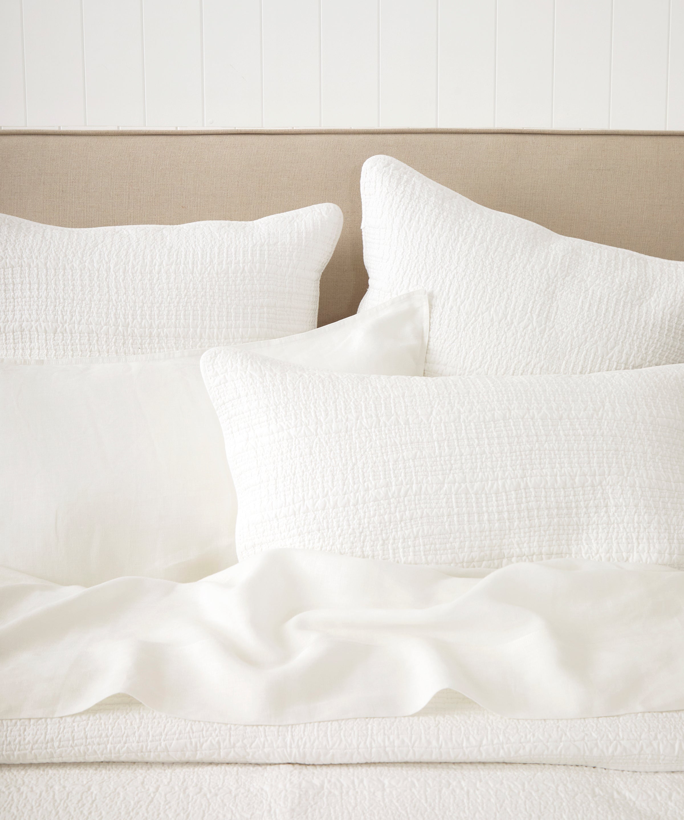 Serenade Quilt | White-2