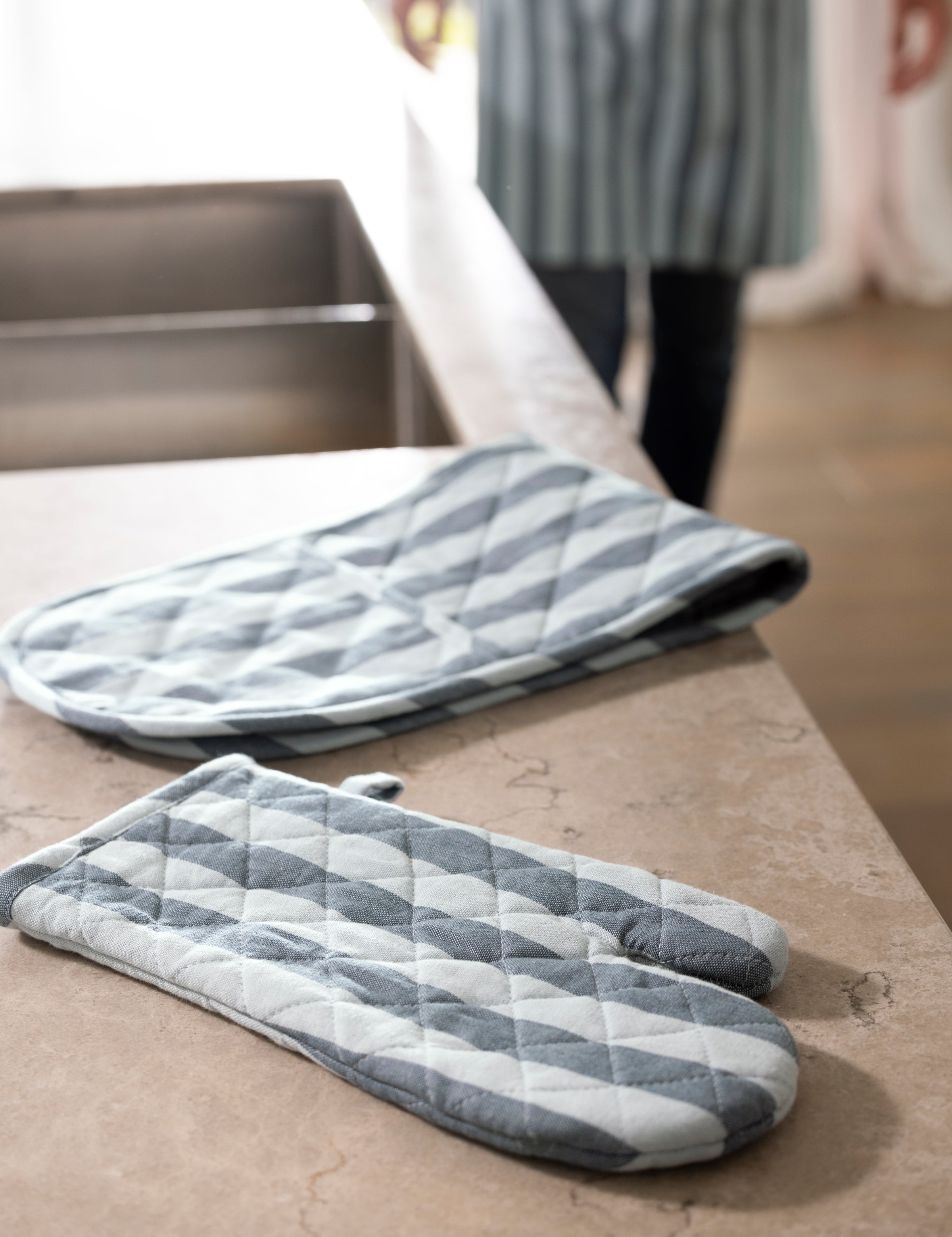 Surf Shack Single Oven Glove | Blue Stripe-2