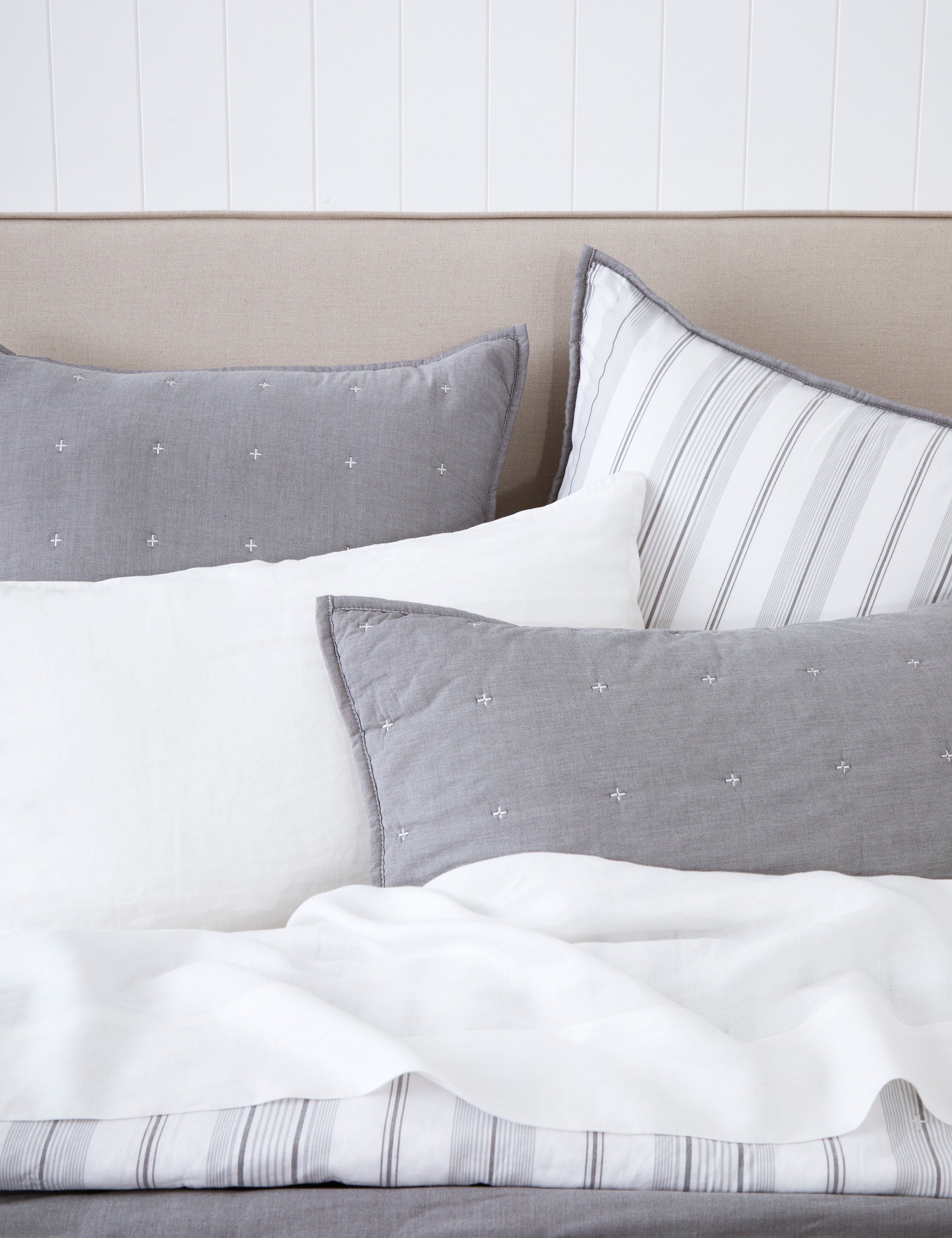 Thorndon Quilt | Charcoal-2