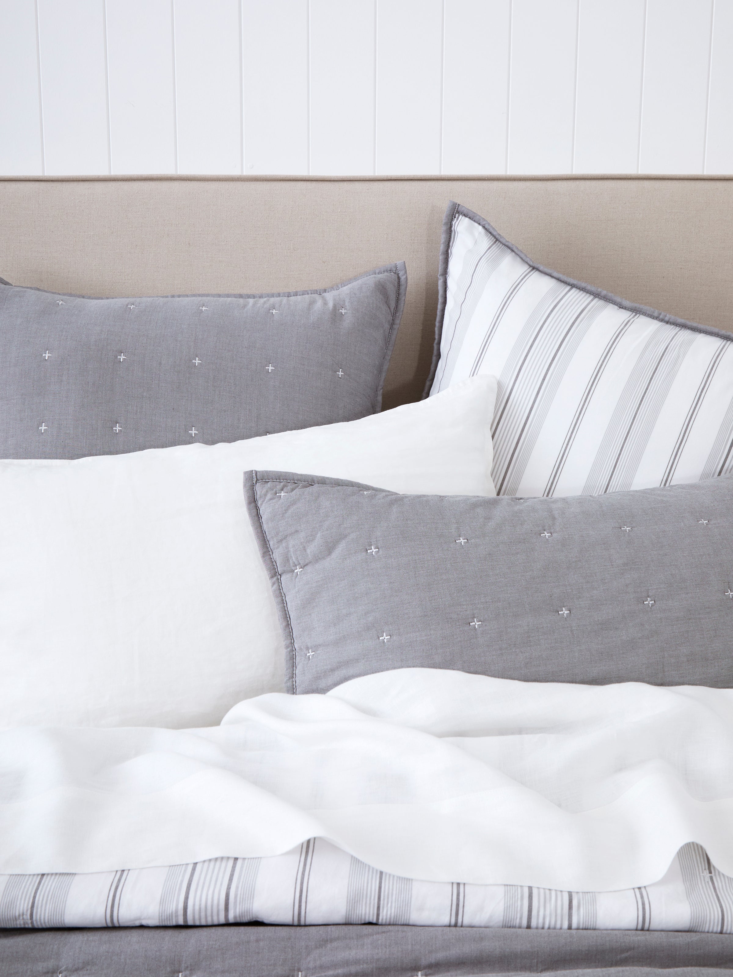 Thorndon Quilt | Charcoal-2