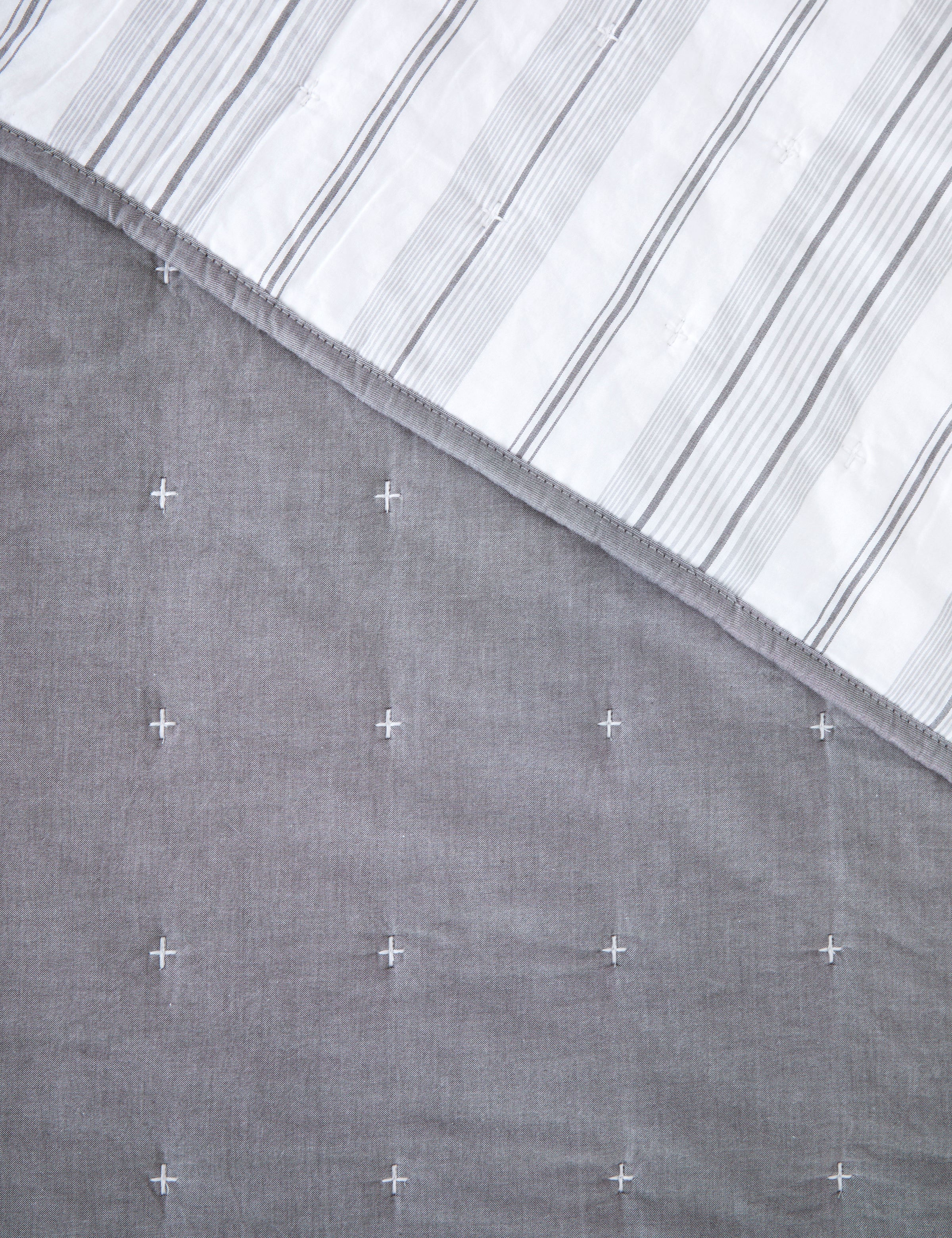 Thorndon Quilt | Charcoal-4