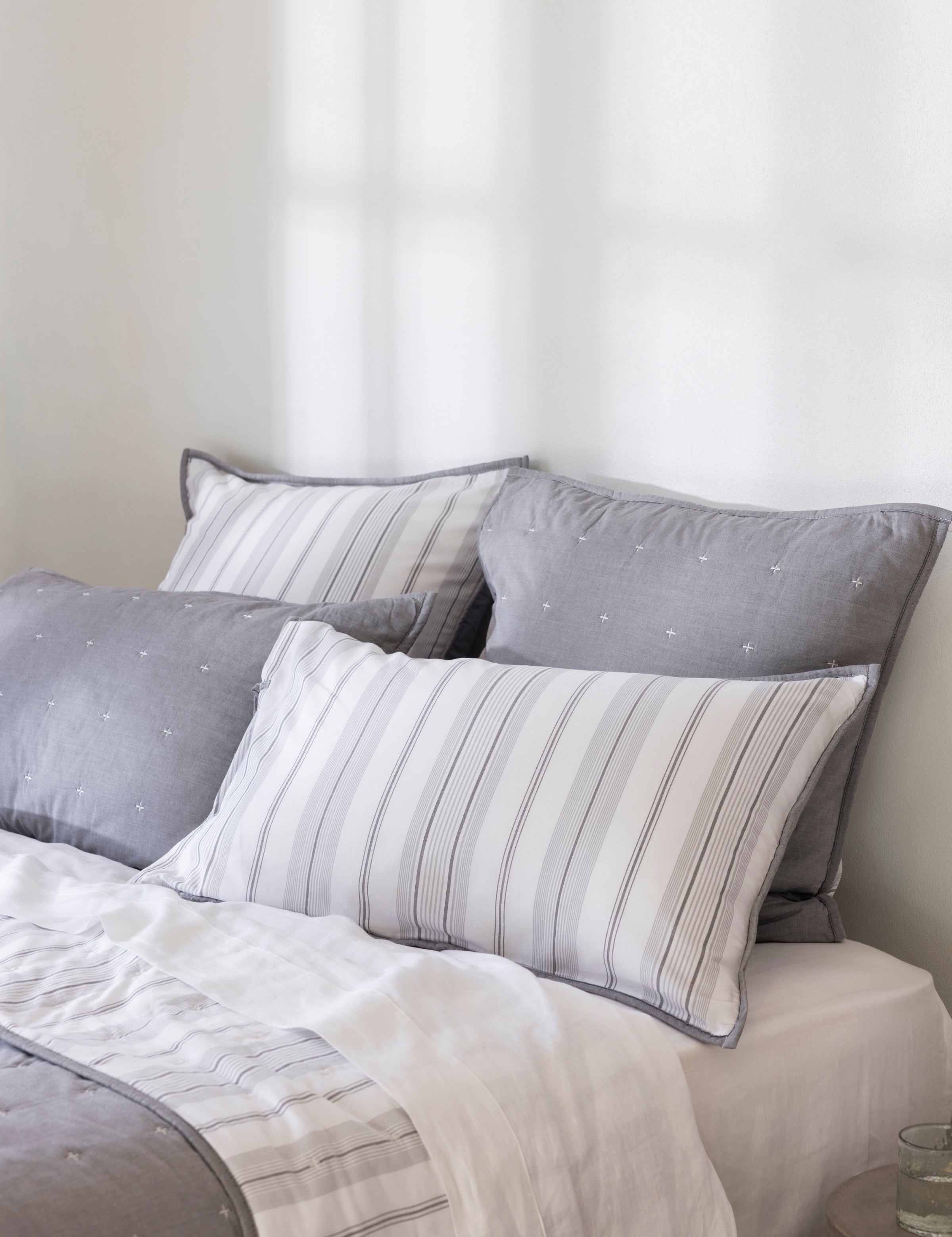 Thorndon Standard Pillowcase | Charcoal-2