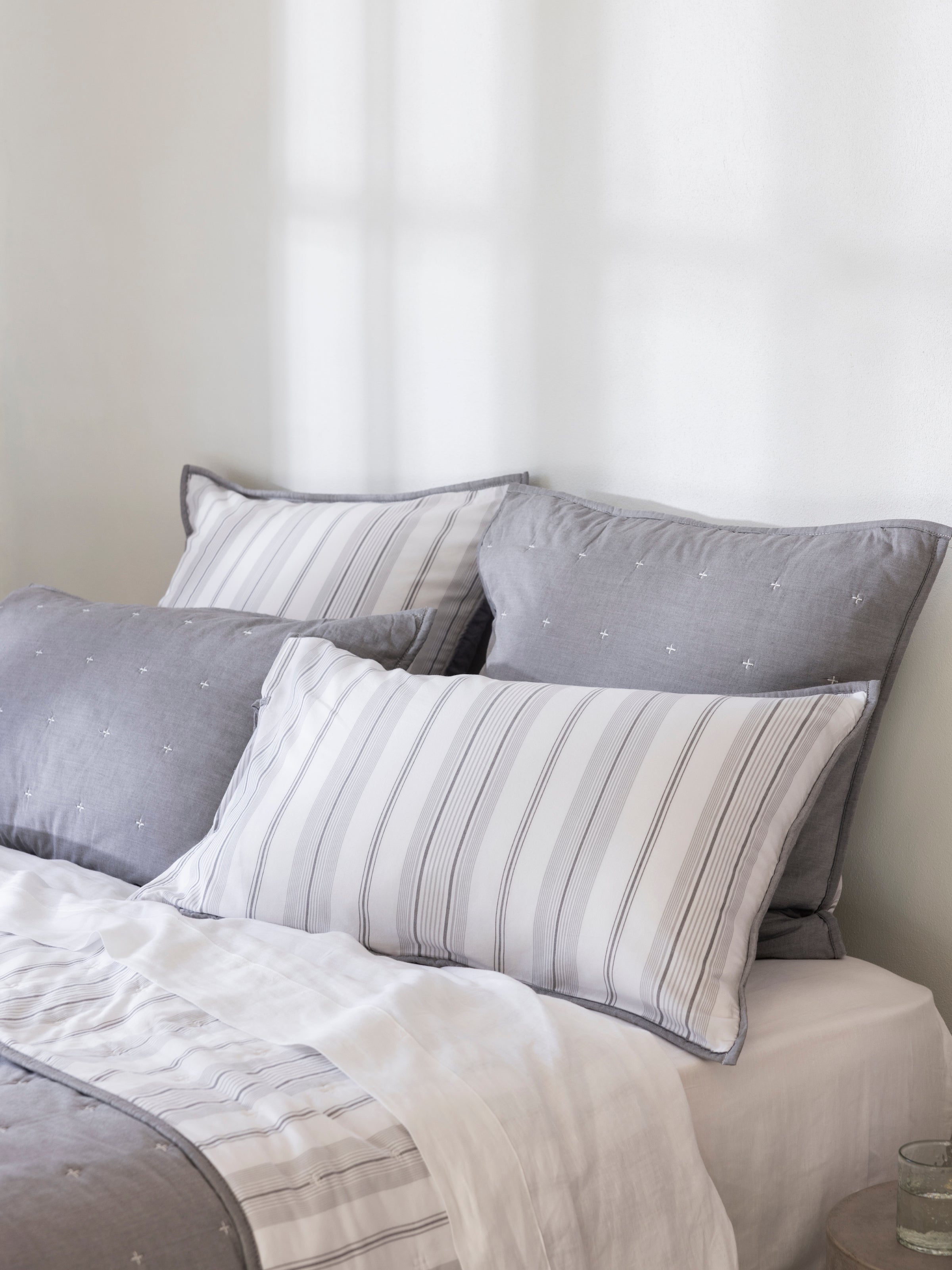 Thorndon Standard Pillowcase | Charcoal-2