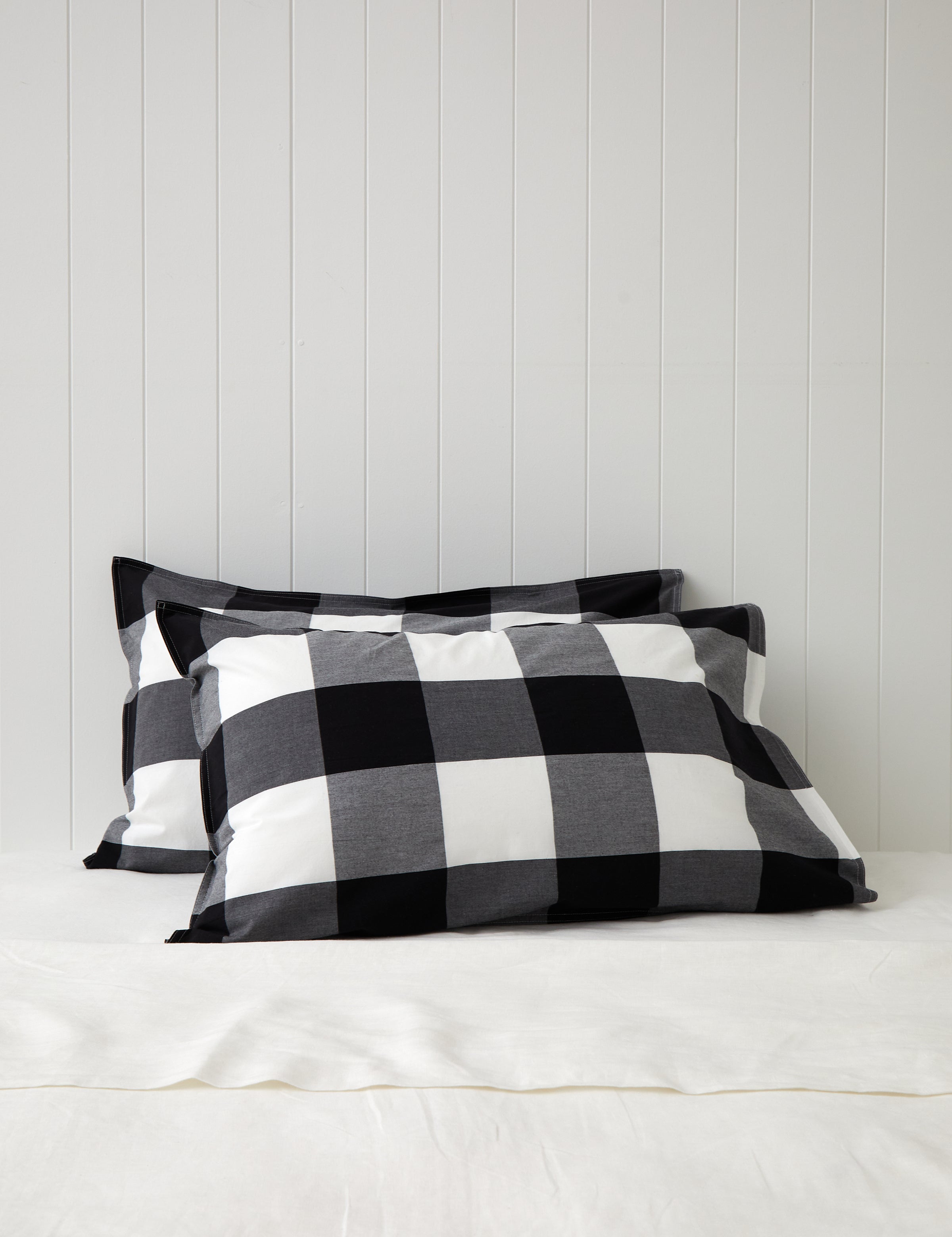 Piha Standard Pillowcase Set | Black/White-1