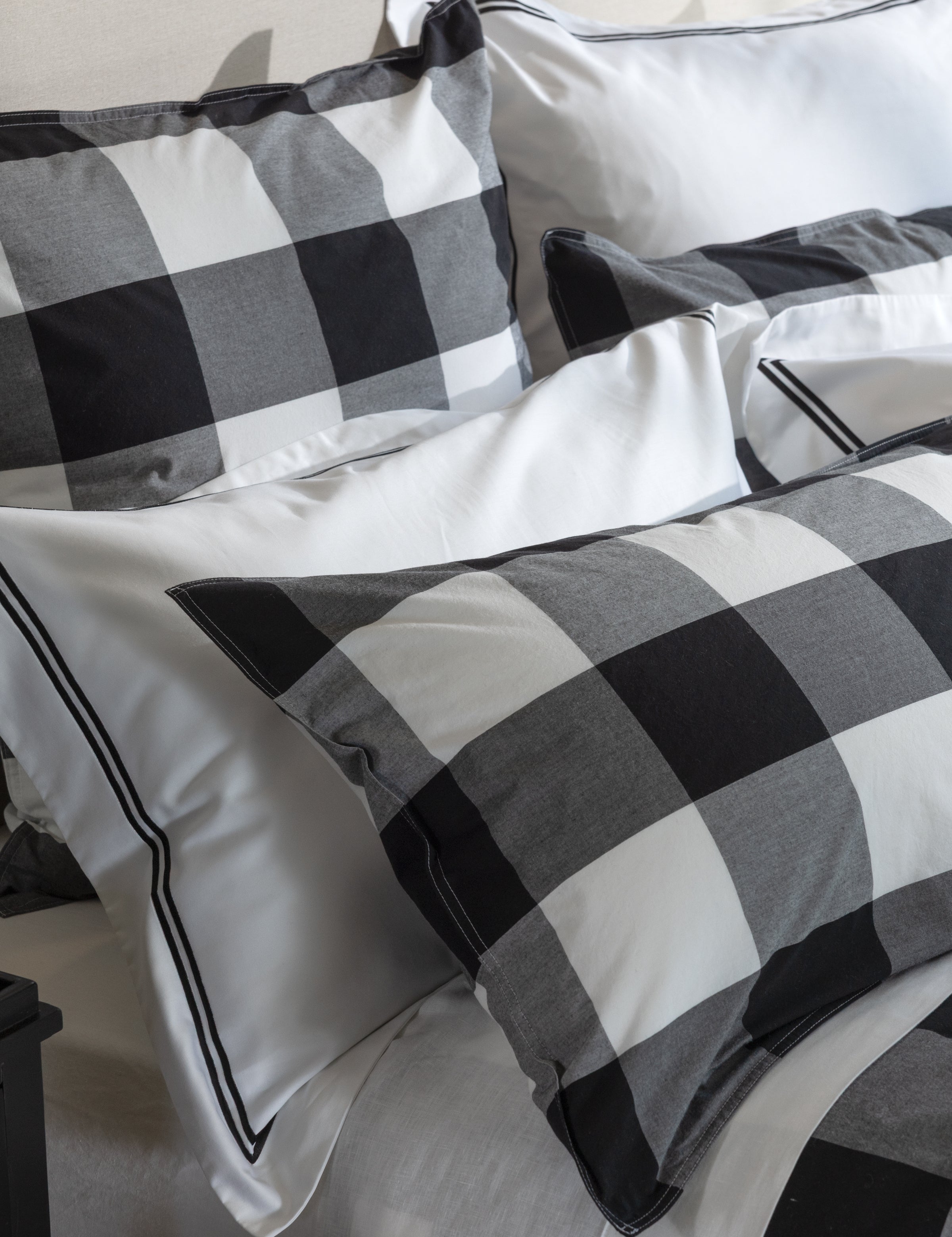 Piha Standard Pillowcase Set | Black/White-2