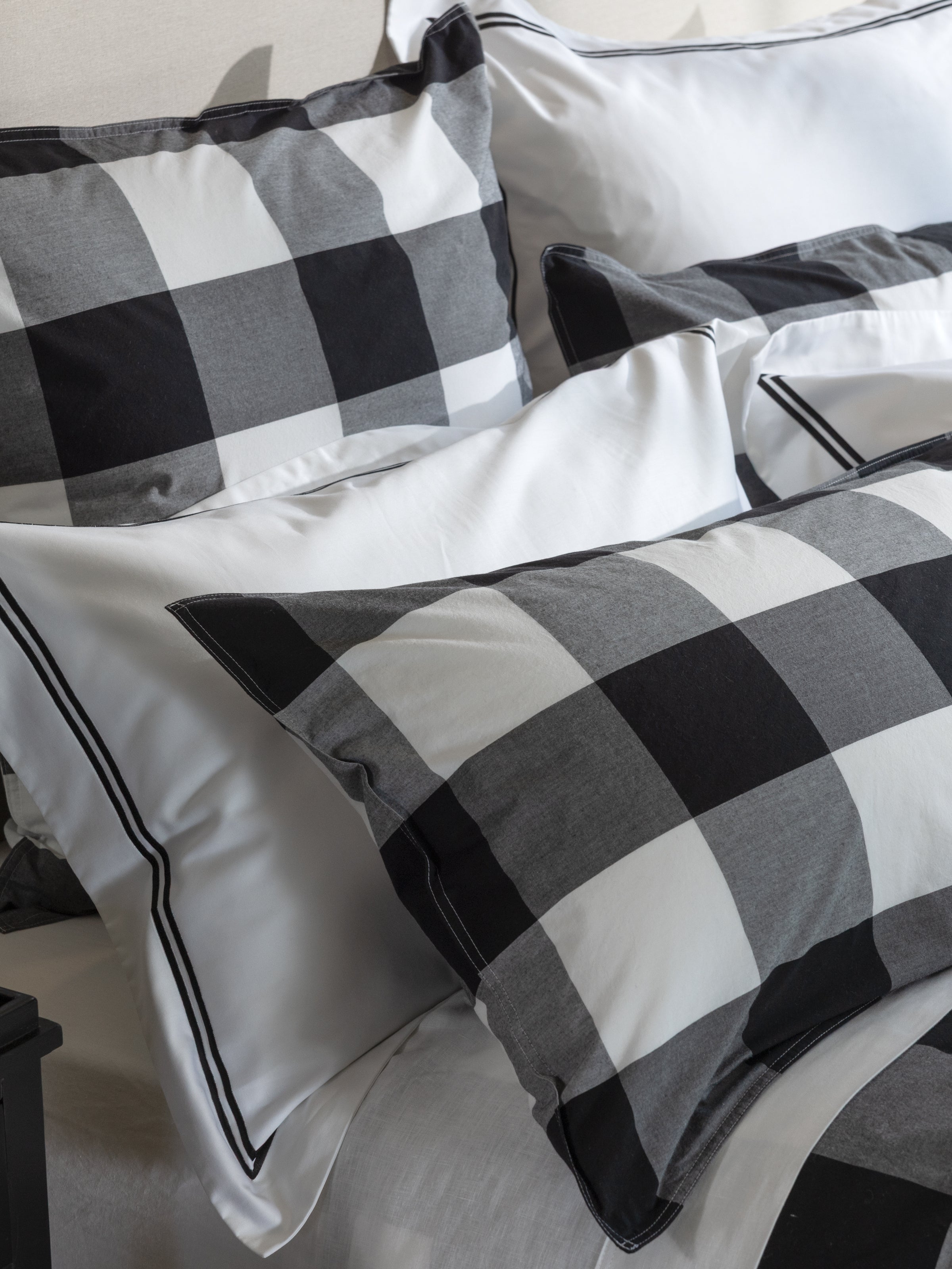Piha Standard Pillowcase Set | Black/White-2