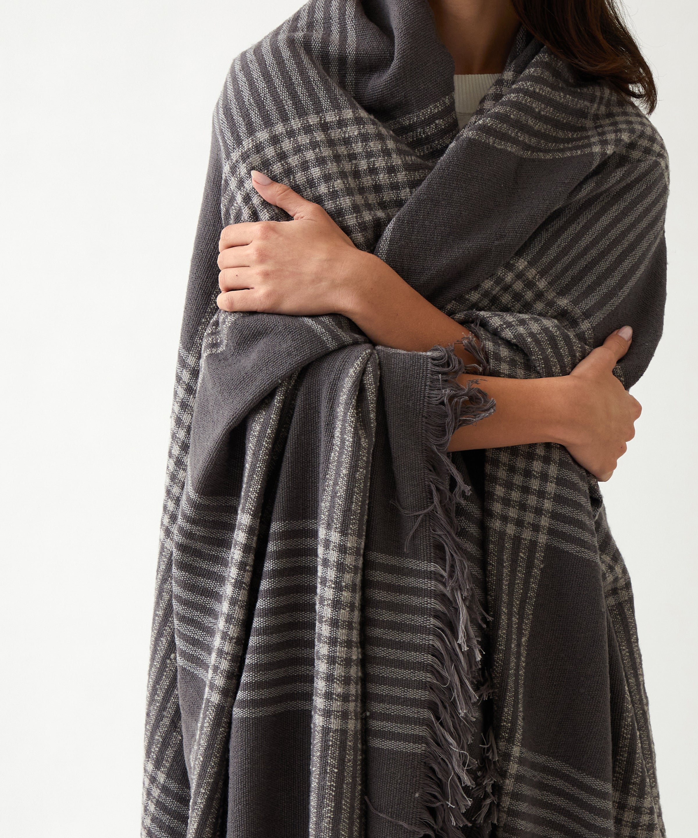 Winslow Woollen Blanket | Charcoal Natural-2