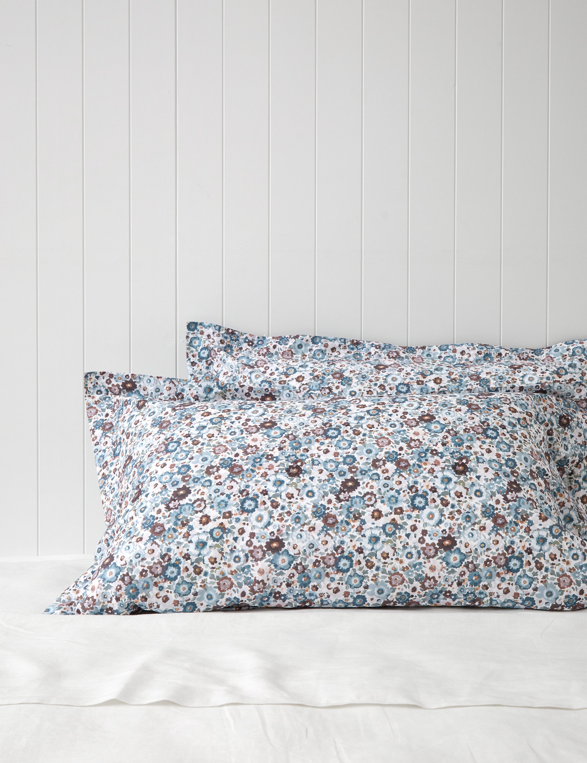 Zinnia Lodge Pillowcase Set | Floral-1