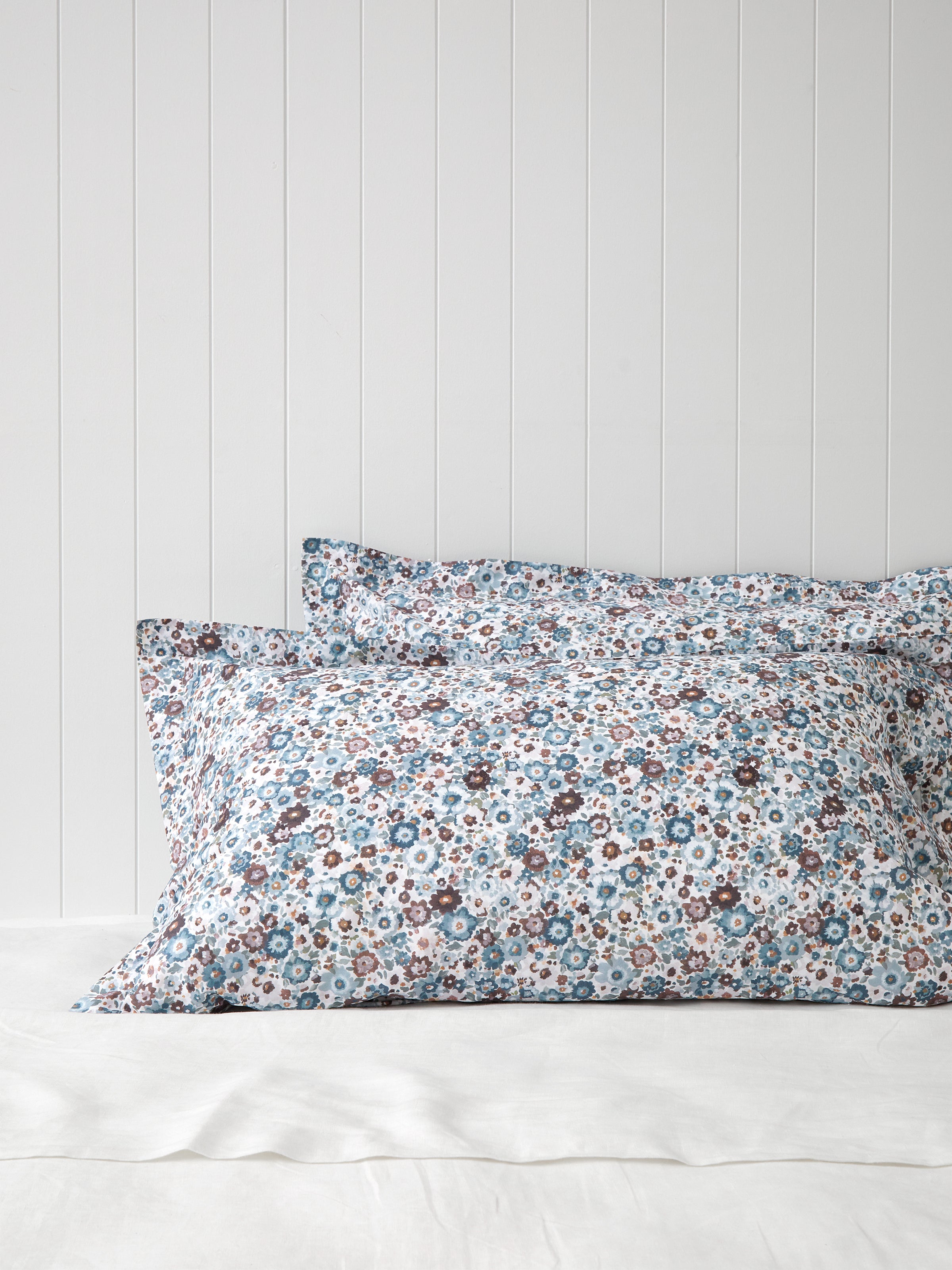 Zinnia Lodge Pillowcase Set | Floral-1