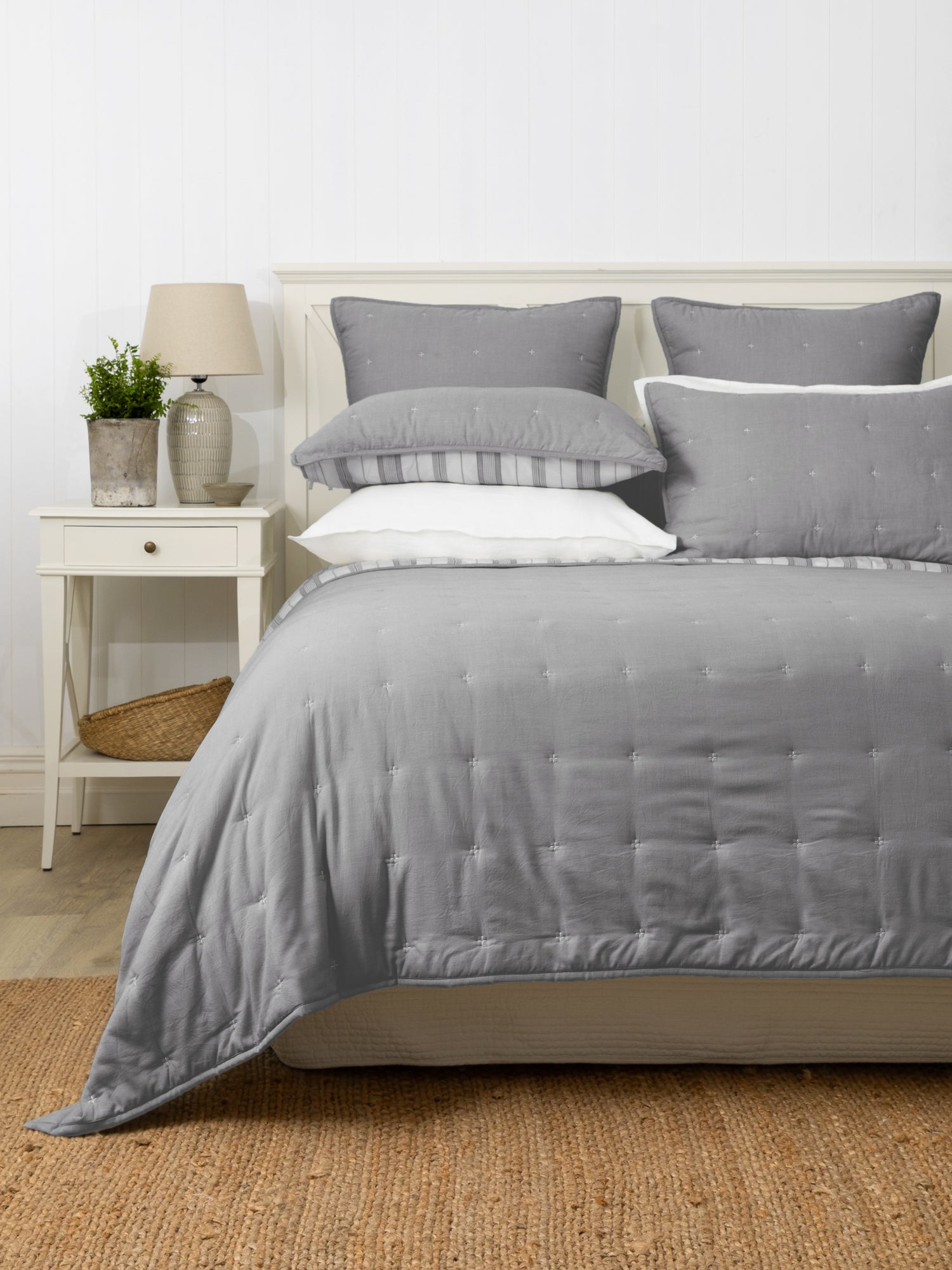 https://www.wallacecotton.com/content/products/prairie-chambray-quilt-charcoal-1-9069.jpg?width=1500