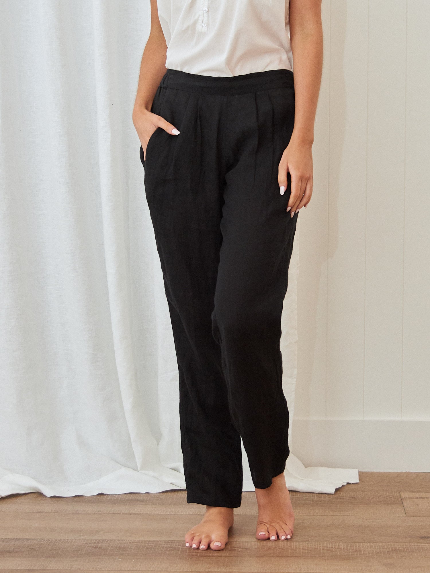 https://www.wallacecotton.com/content/products/voyager-linen-pants-black-1-9174.jpg?width=1500